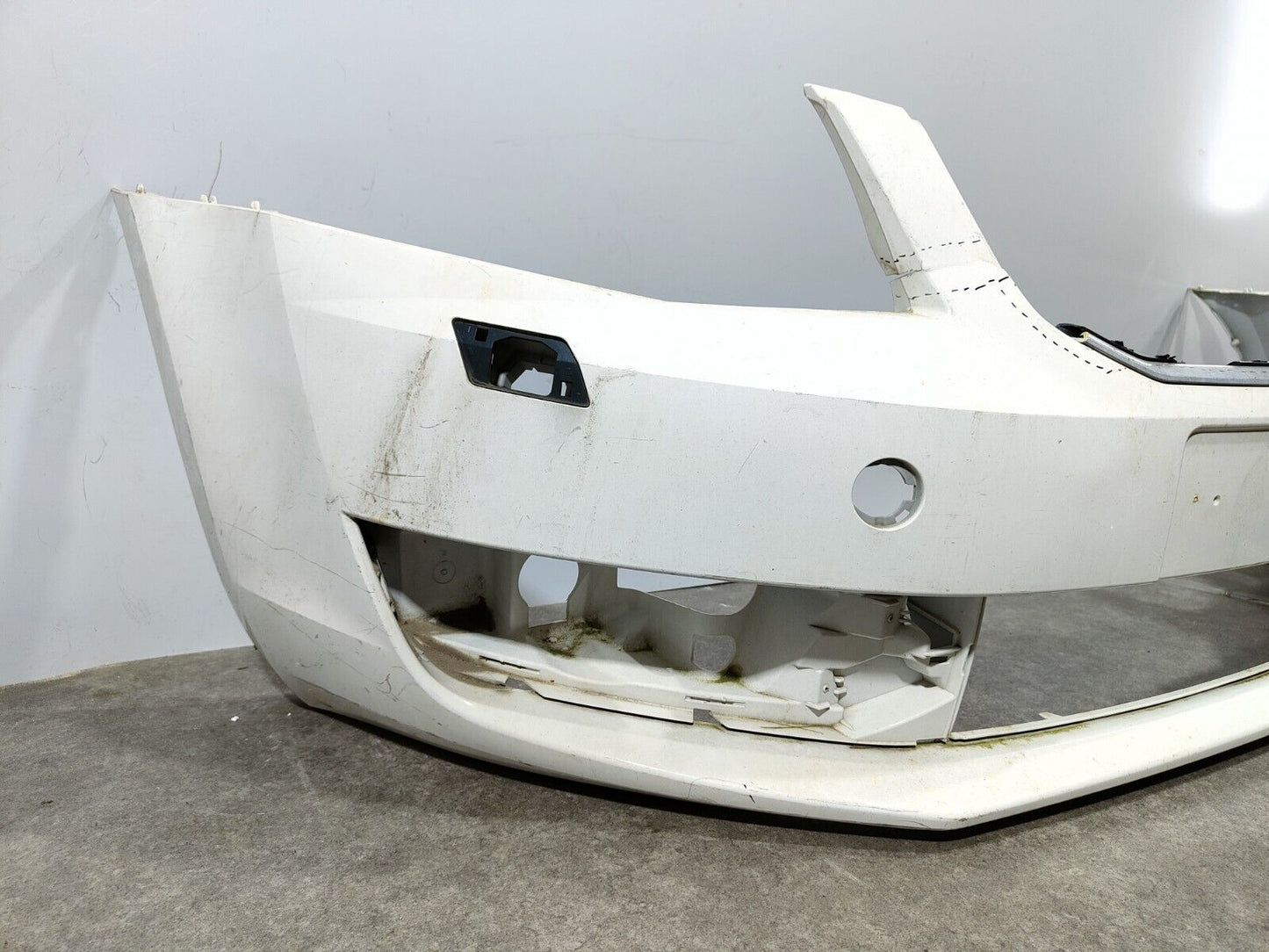 SKODA OCTAVIA 2013 - 17 GENUINE SALOON FRONT BUMPER; P/N: 5E0807221