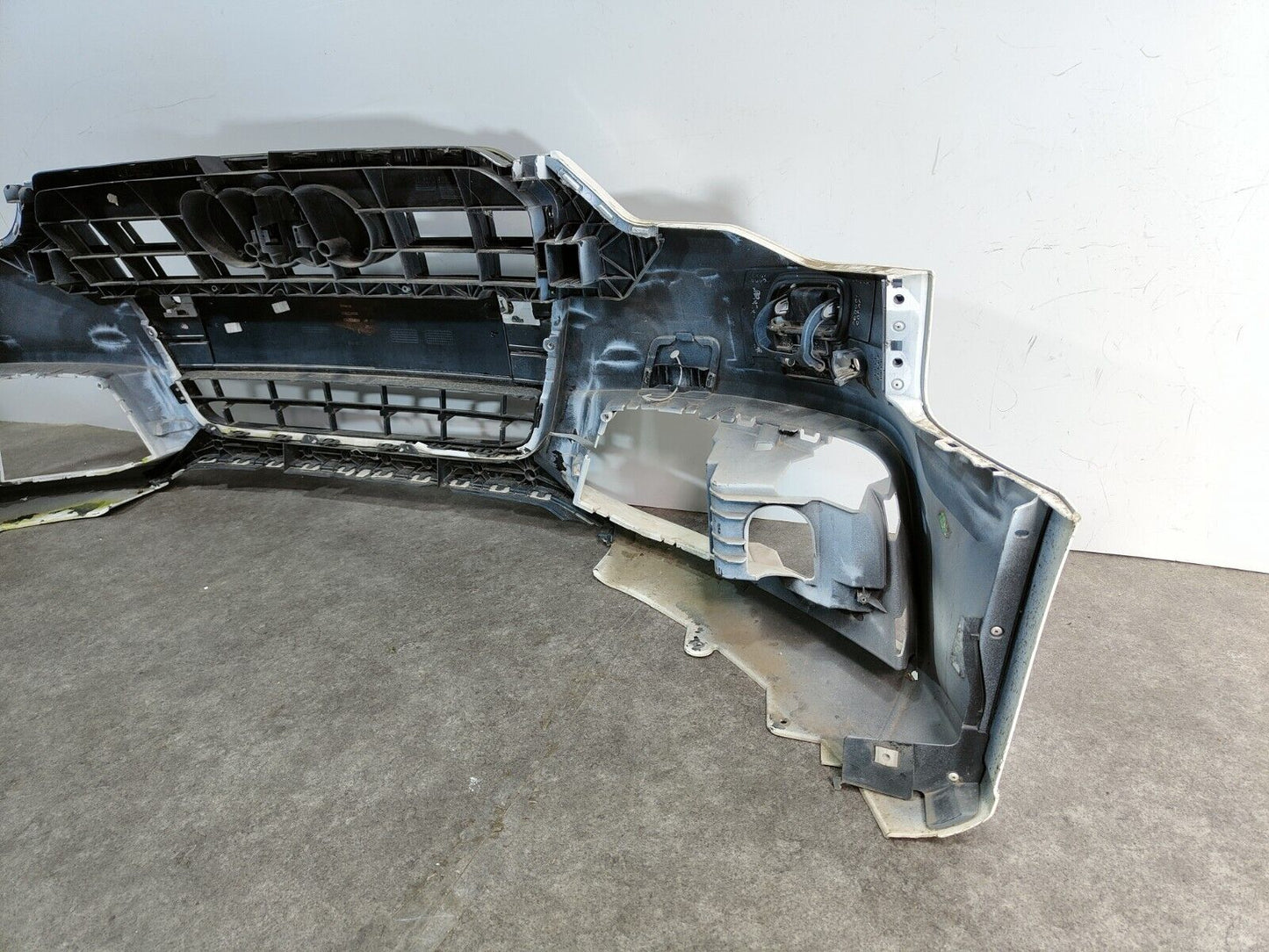 AUDI A5 S LINE 2012-16 FRONT BUMPER & GRILL DAMAGED; P/N: 8T0853651G