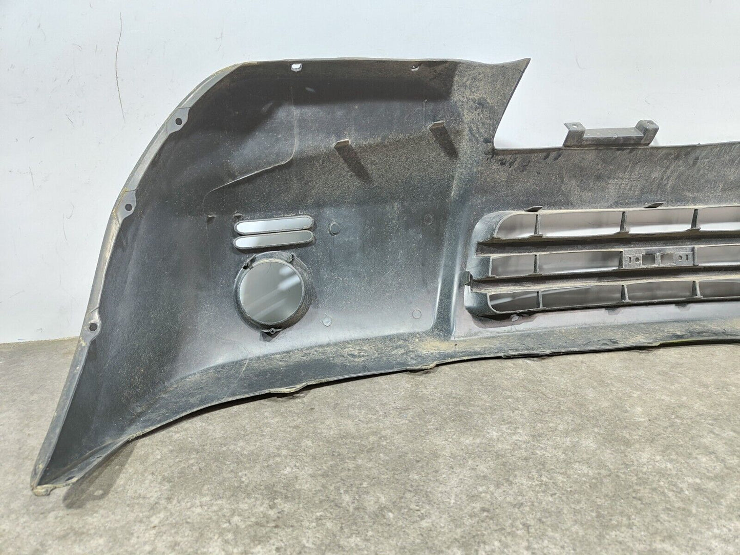 GENUINE MITSUBISHI SHOGUN PAJERO FRONT BUMPER; P/N: MN117131