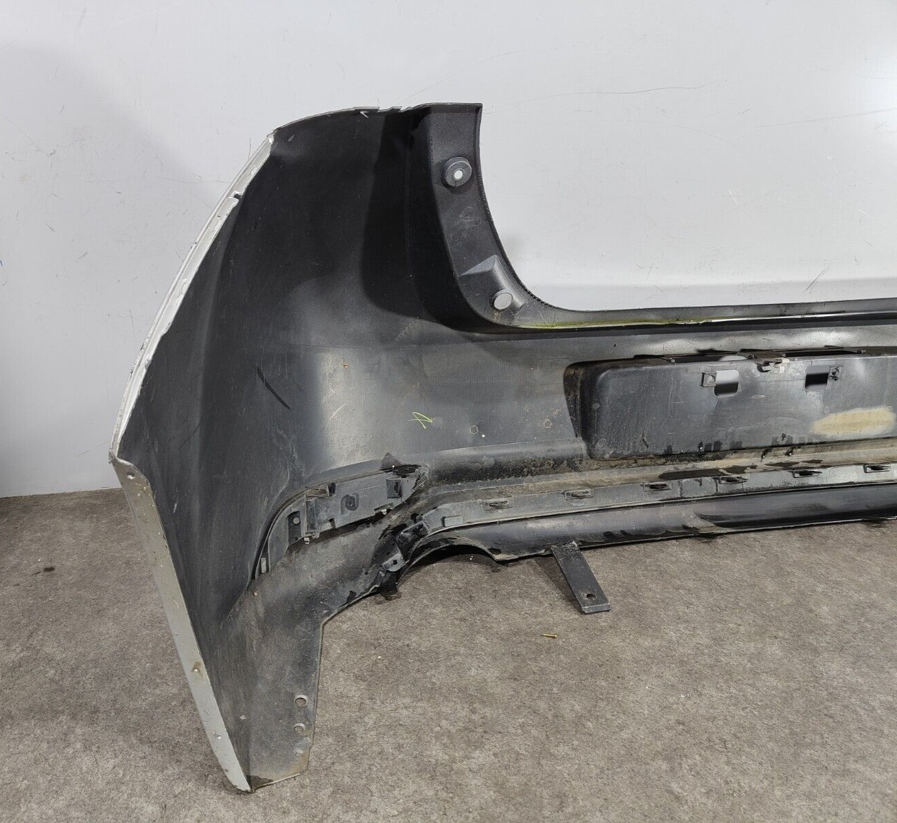 GENUINE TOYOTA AURIS HATCHBACK 2015 2016 2017 2018 REAR BUMPER; P/N: 52159-02D30