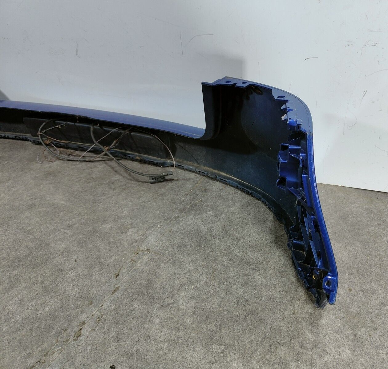 VW GOLF V MK5 2004-2008 REAR BUMPER GENUINE; P/N: 1K6807421