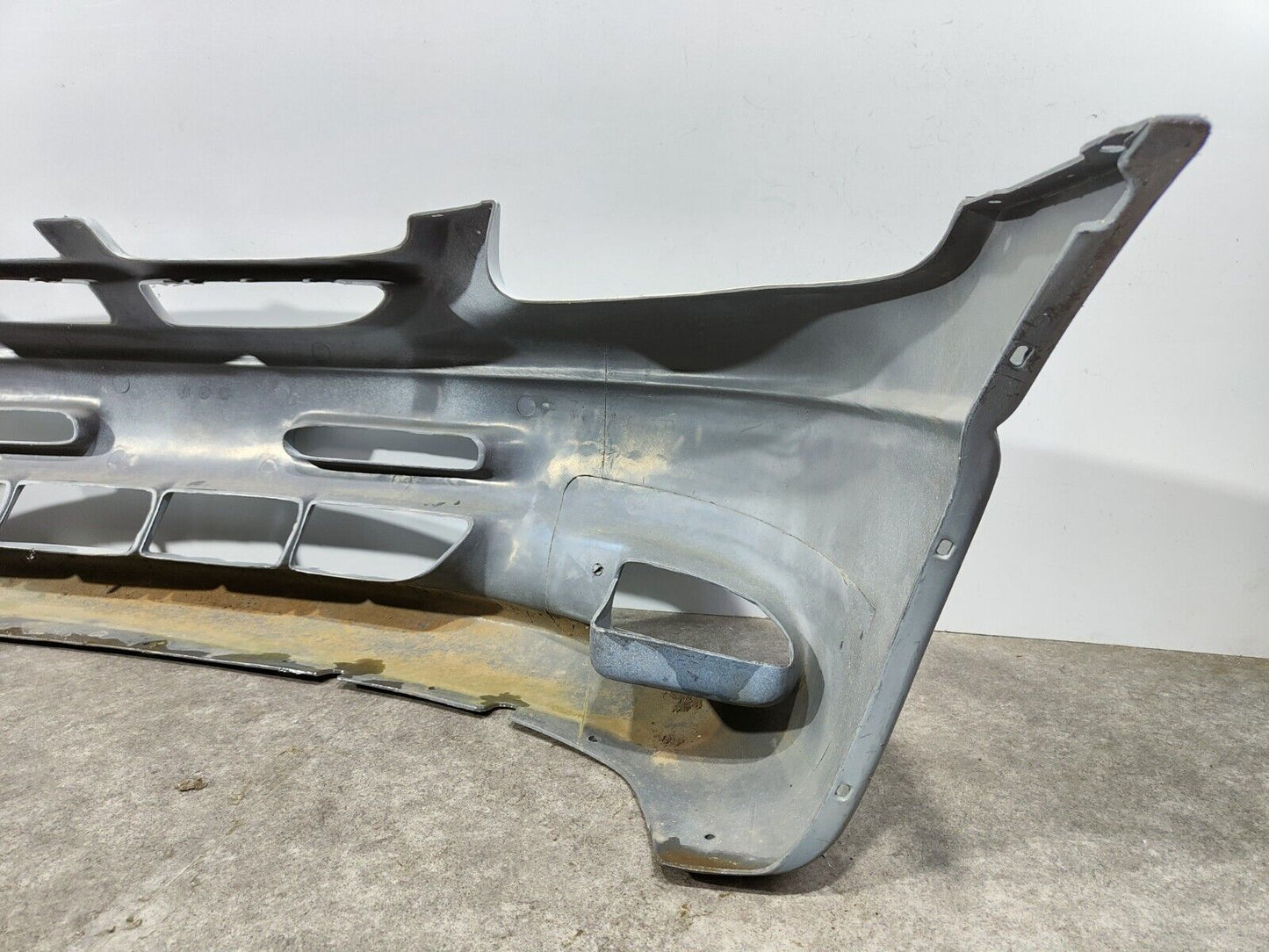 DODGE GRAND CARAVAN FRONT BUMPER 1996-1998; P/N: 6781635733