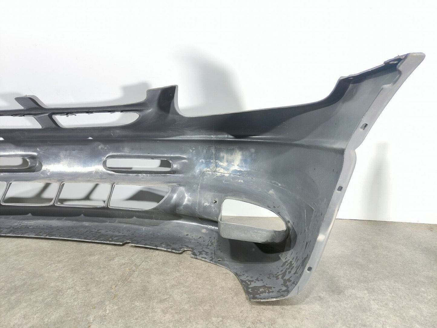 DODGE GRAND CARAVAN 1996-1998 FRONT BUMPER; P/N: 6781635733