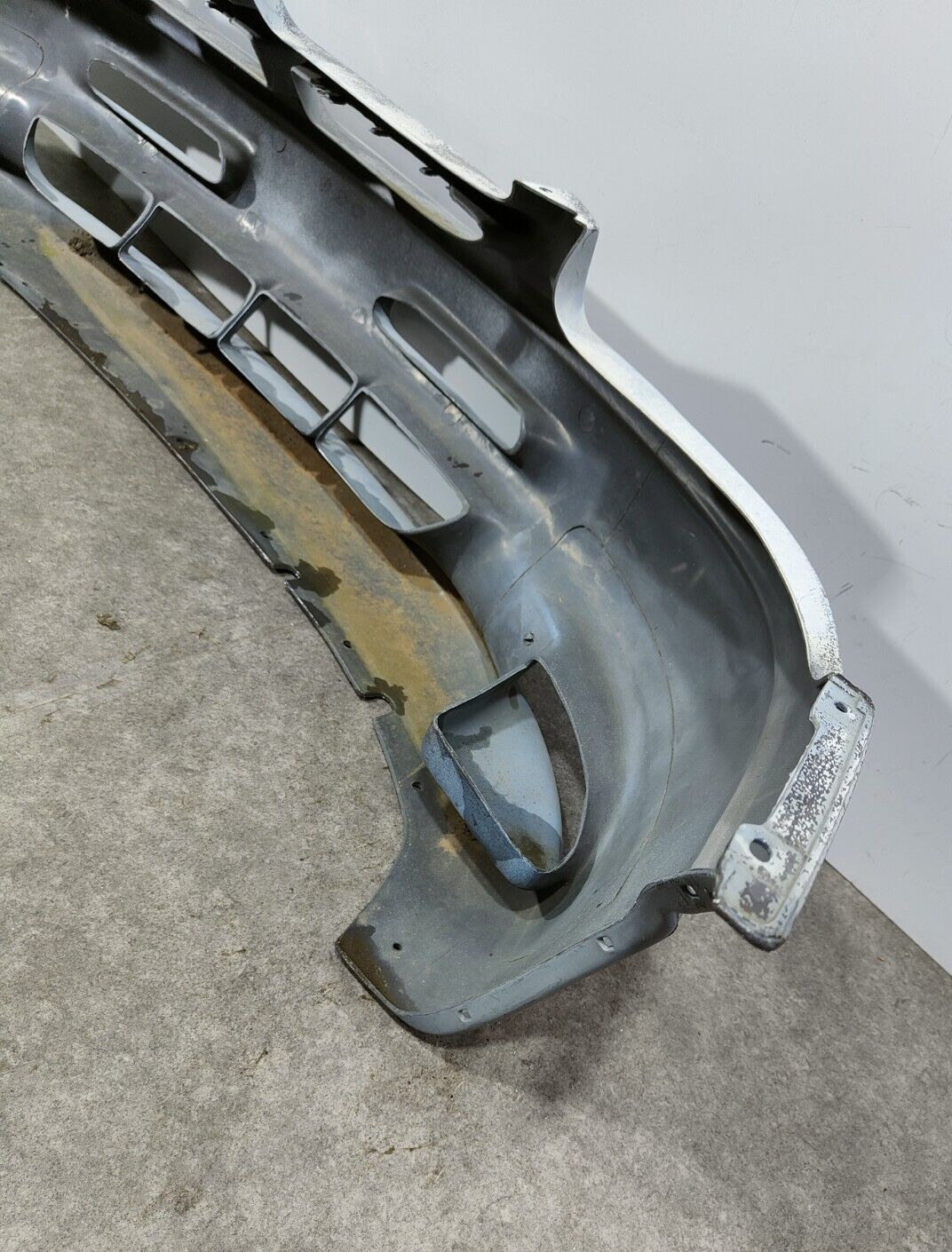 DODGE GRAND CARAVAN FRONT BUMPER 1996-1998; P/N: 6781635733