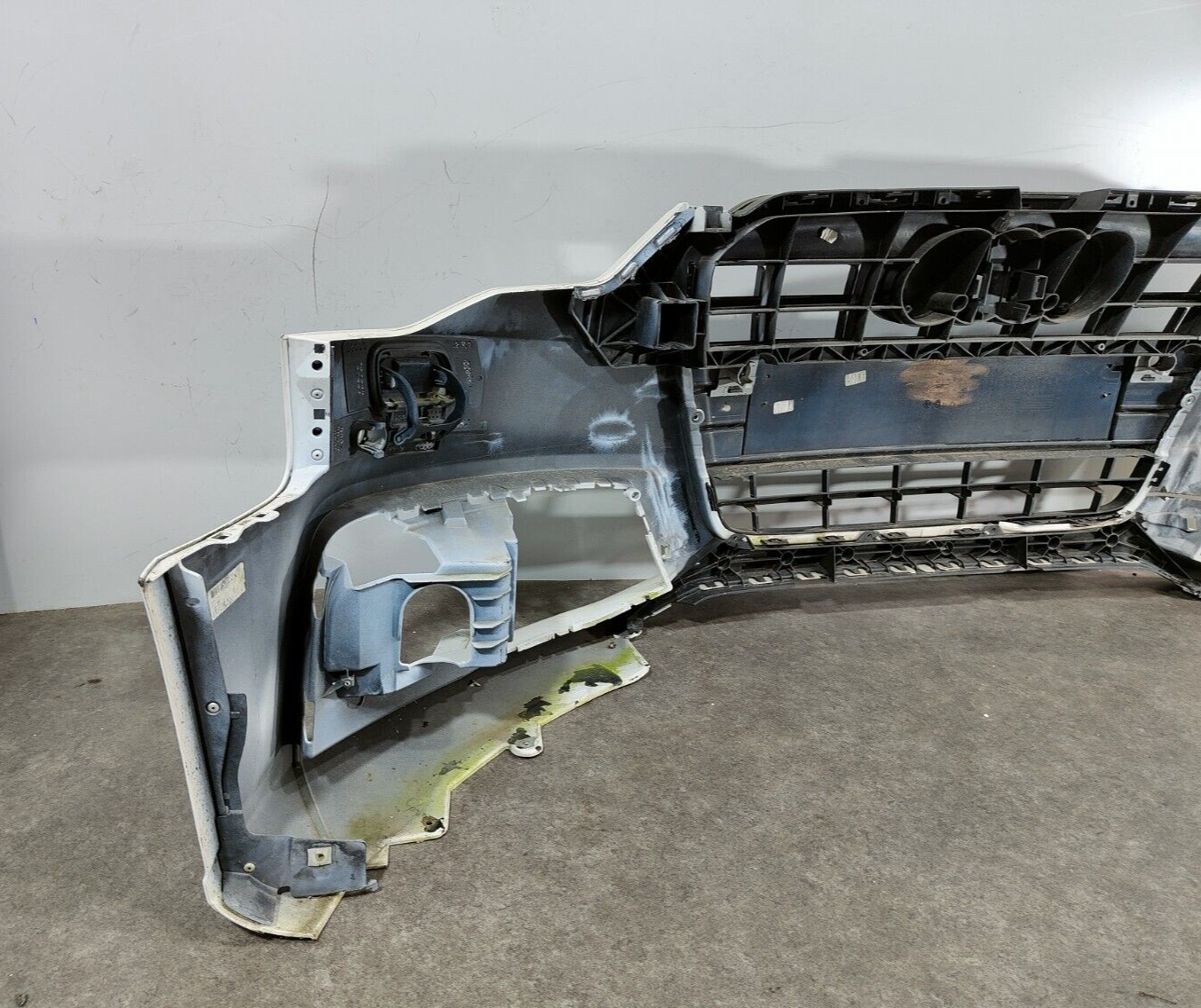 AUDI A5 S LINE 2012-16 FRONT BUMPER & GRILL DAMAGED; P/N: 8T0853651G