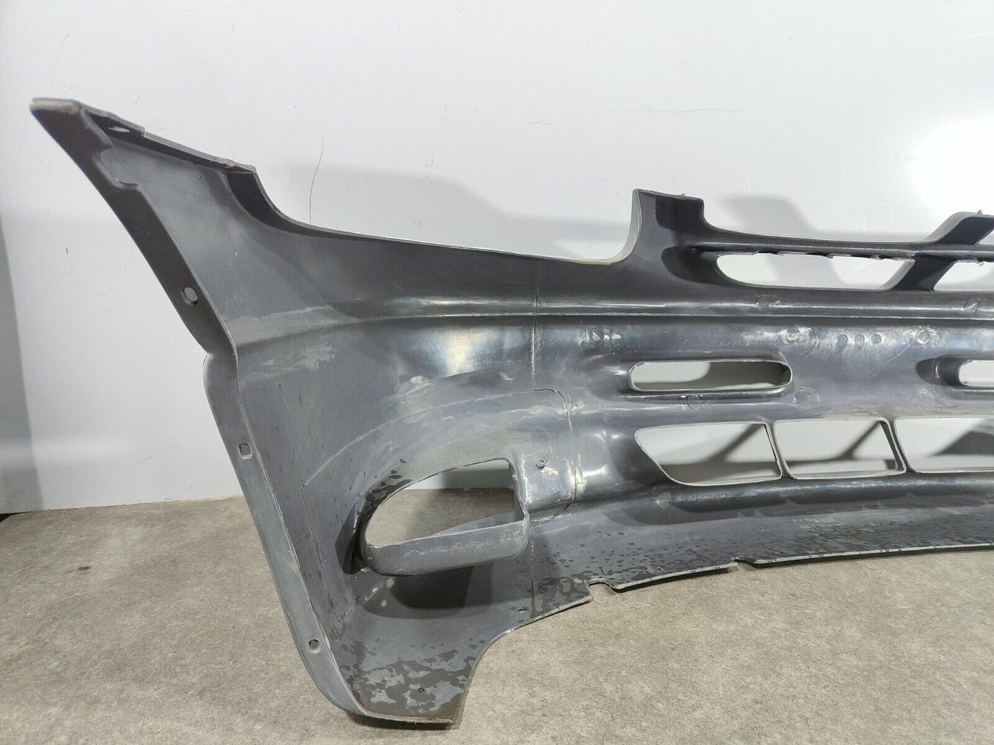 DODGE GRAND CARAVAN 1996-1998 FRONT BUMPER; P/N: 6781635733