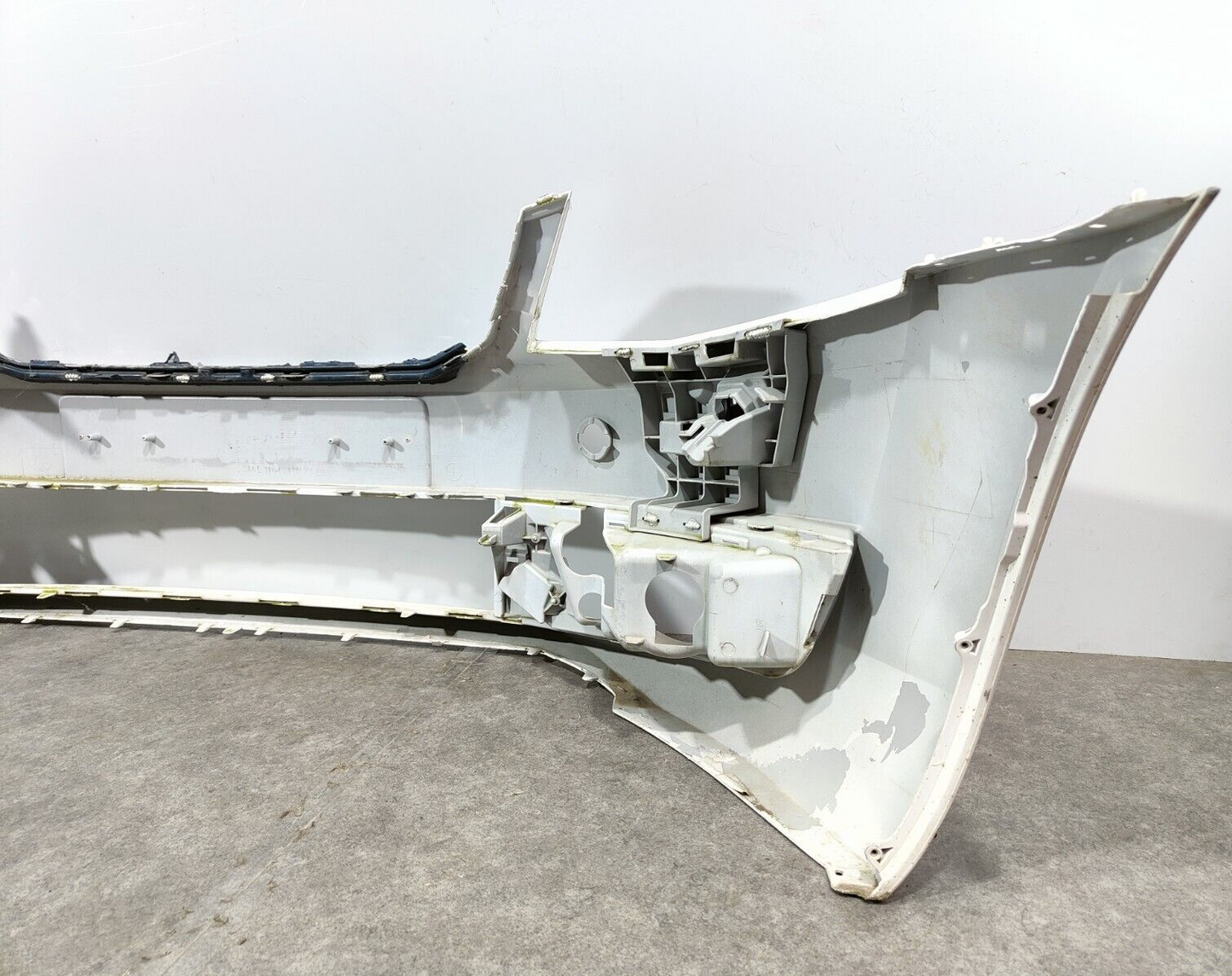 SKODA OCTAVIA 2013 - 17 GENUINE SALOON FRONT BUMPER; P/N: 5E0807221