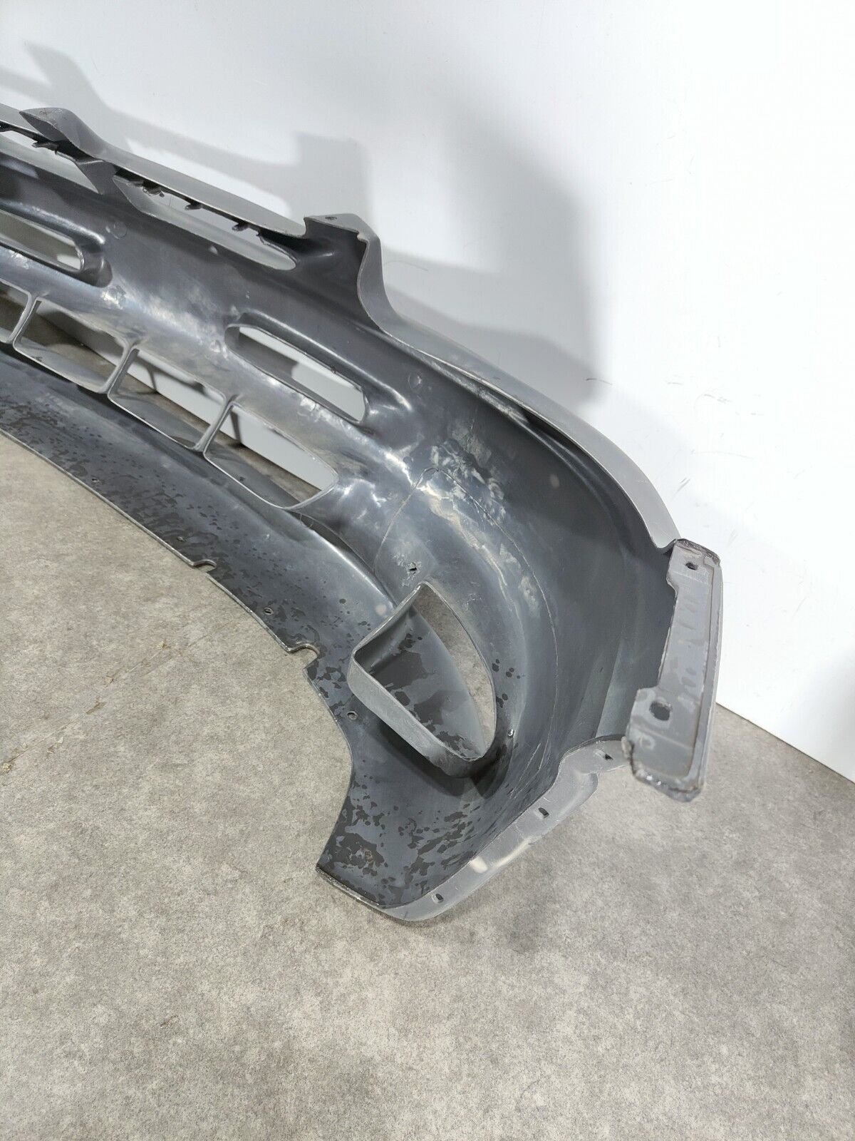 DODGE GRAND CARAVAN 1996-1998 FRONT BUMPER; P/N: 6781635733