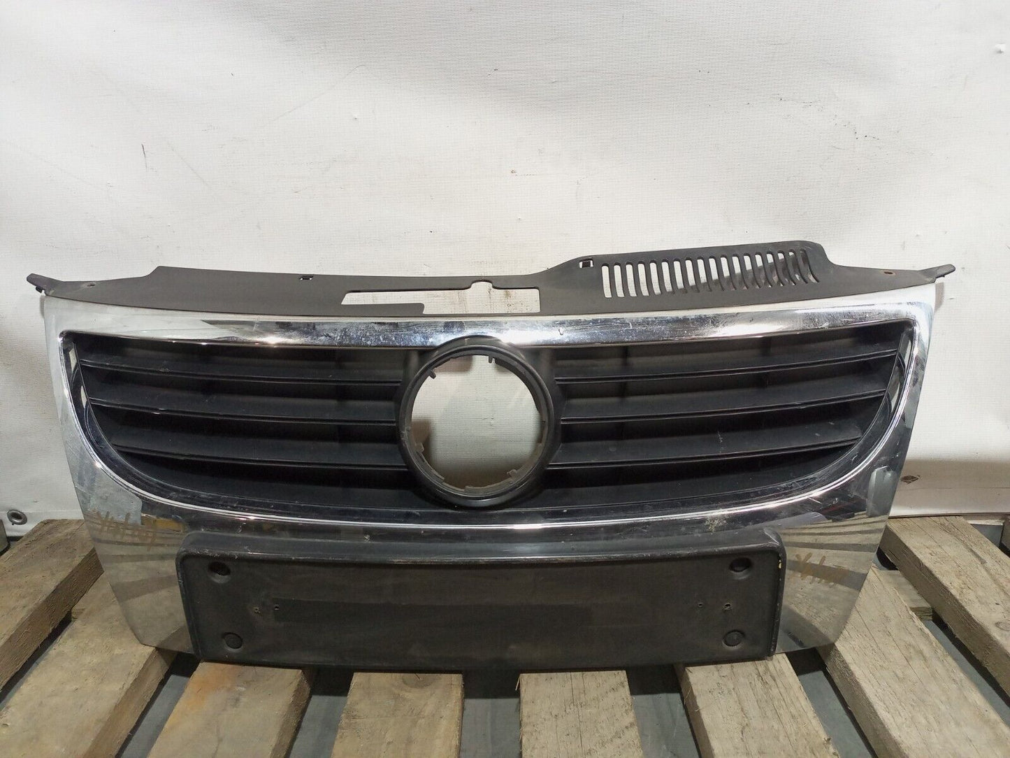 VOLKSWAGEN EOS FRONT BUMPER RADIATOR GRILL P/N:1Q0853761D