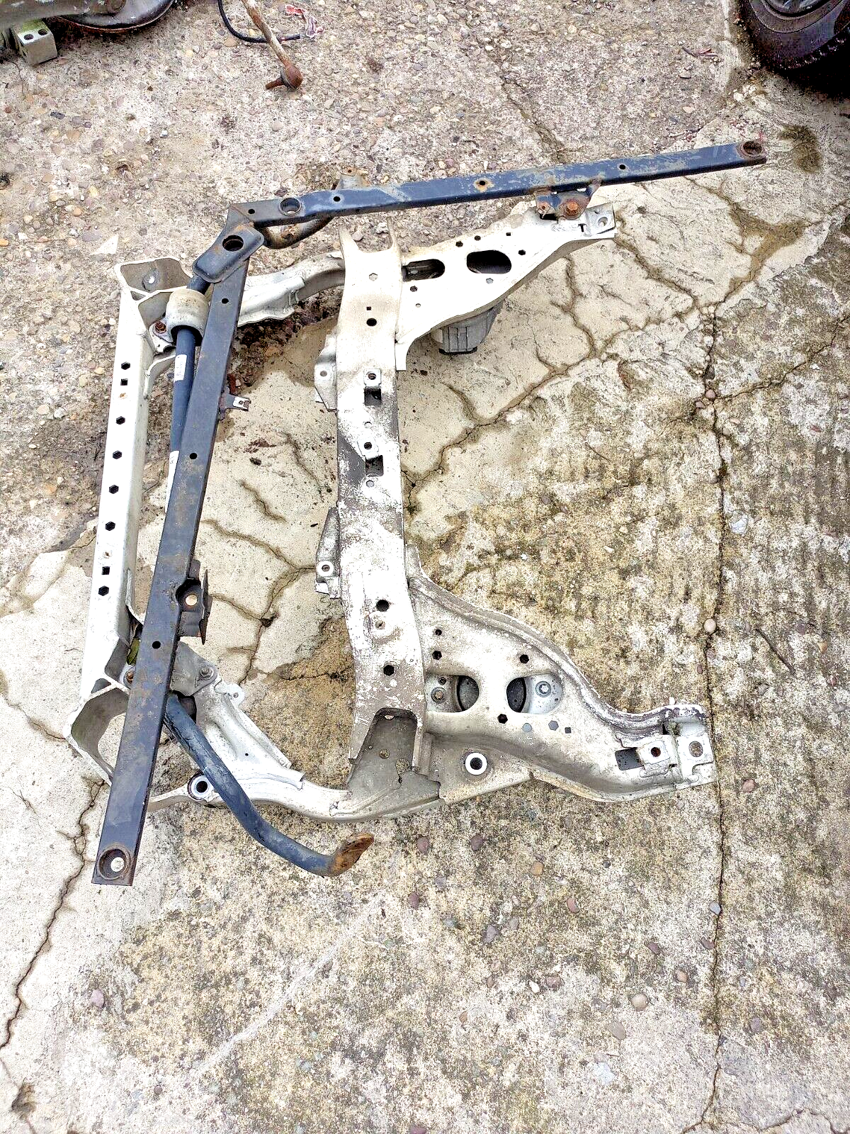 BMW 1 SERIES E87 E81 3 SERIES E90 E91 FRONT SUB FRAME AXLE ENGINE MOUNT FRAME