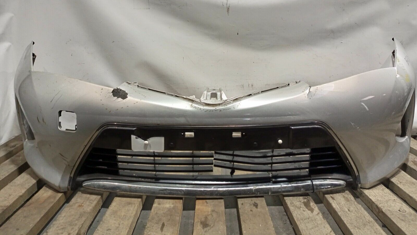 TOYOTA AURIS 2013-2015 FRONT BUMPER IN SILVER WITH DAMAGED GRILL P/N:52119-02A20