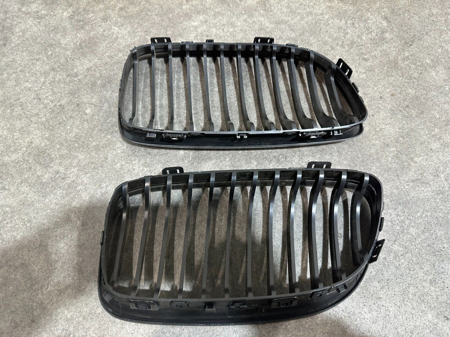 BMW 3 SERIES E90 FRONT LEFT & RIGHT KIDENY GRILLS