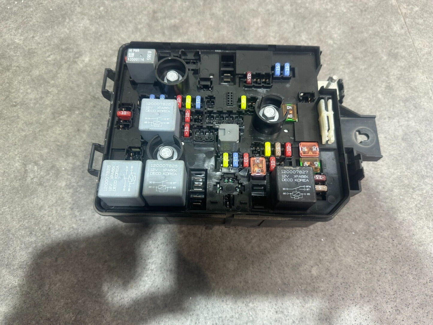 VAUXHALL 2012 - 2018 FUSE BOX; P/N: 13438946