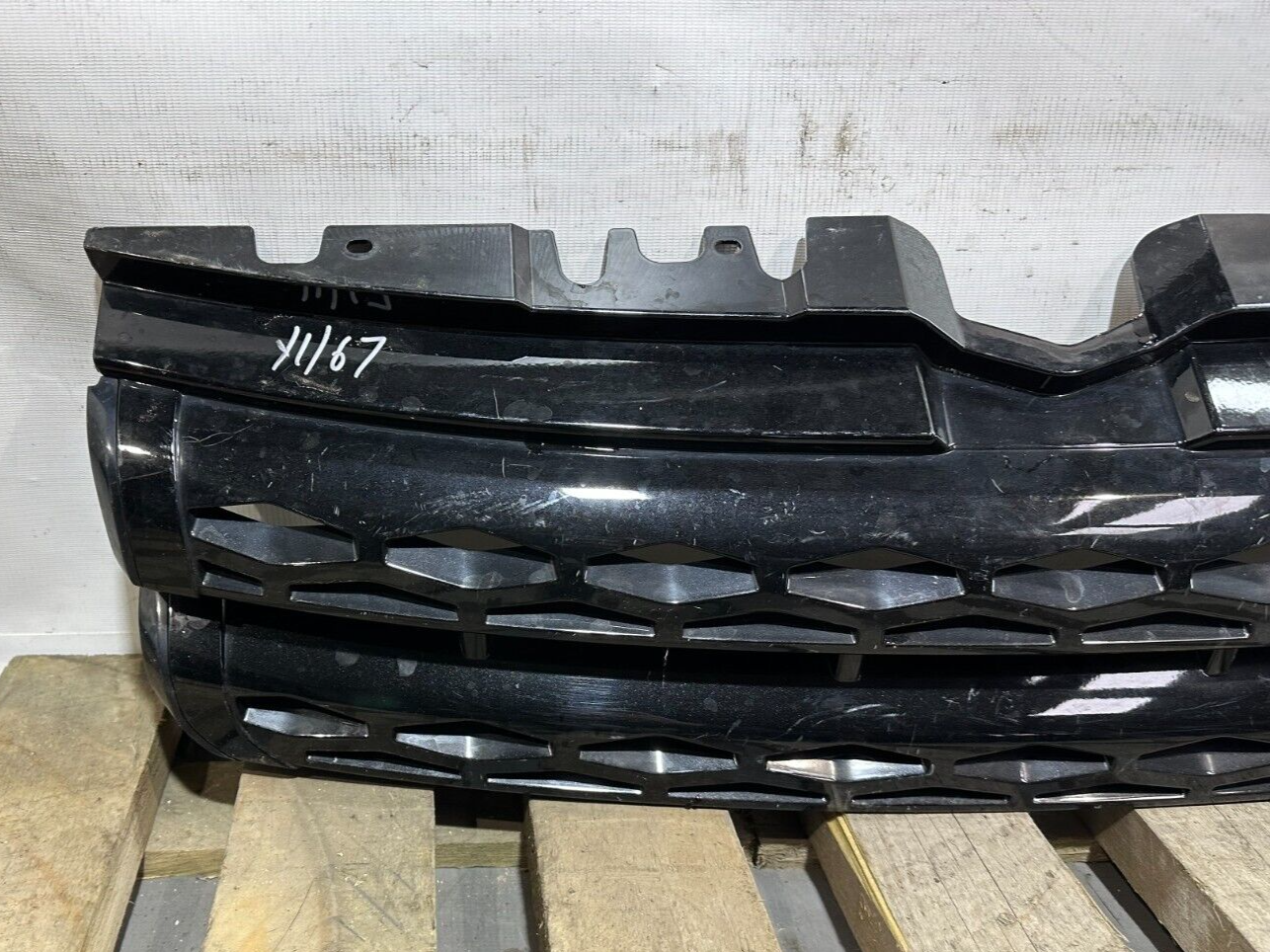 RANGE ROVER EVOQUE L538 2015-2018 FRONT BUMPER GRILL P/N: BJ32-8B189-A