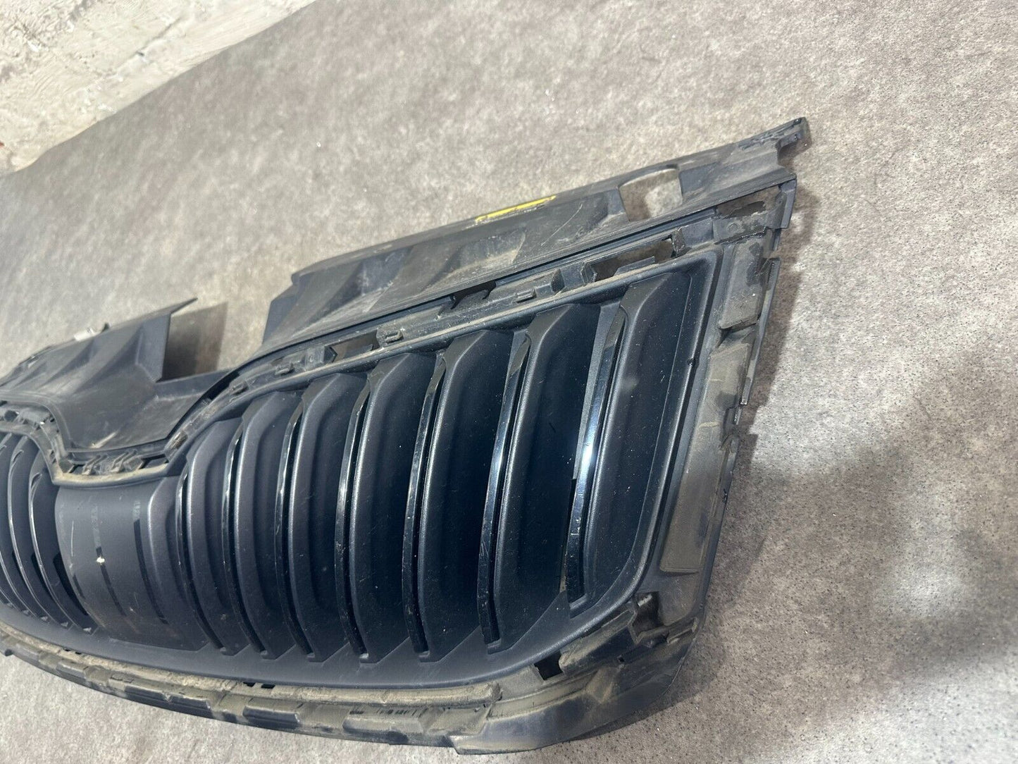 SKODA OCTAVIA 2017-2020 FRONT BUMPER RADIATOR GRILL; P/N: 5E0853653A