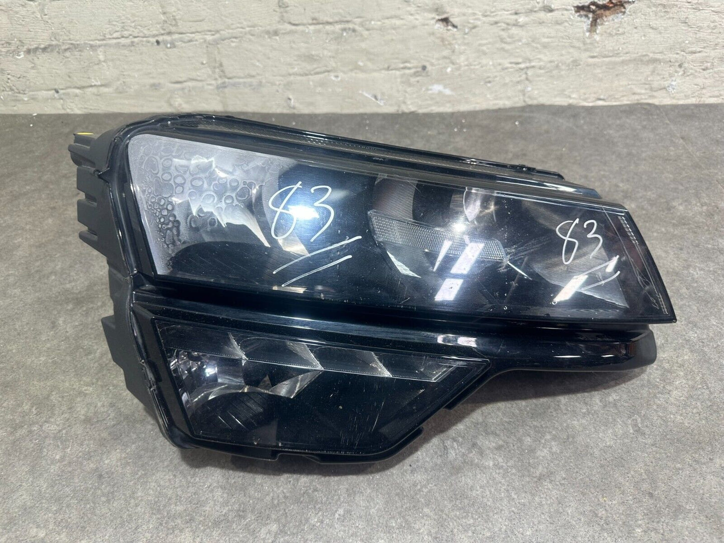 SKODA KAROQ PETROL MK1 RIGHT HALOGEN; P/N: 57C941016A