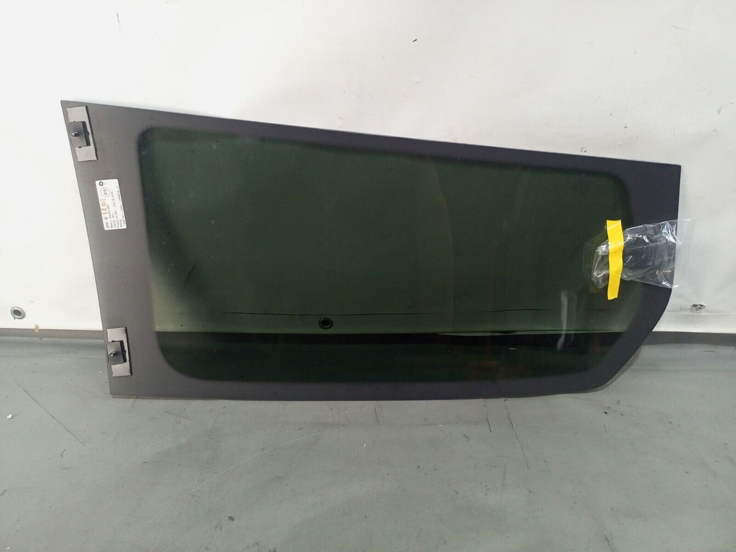 VOLKSWAGEN UP REAR LEFT DOOR WINDOW GLASS P/N:1S4839101L