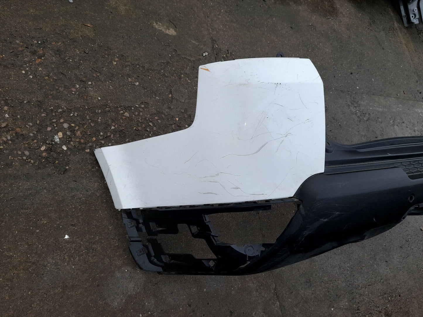 GENUINE RANGE ROVER SPORT 2013-ONWARDS REAR BUMPER PN:DK62-17927-AAW