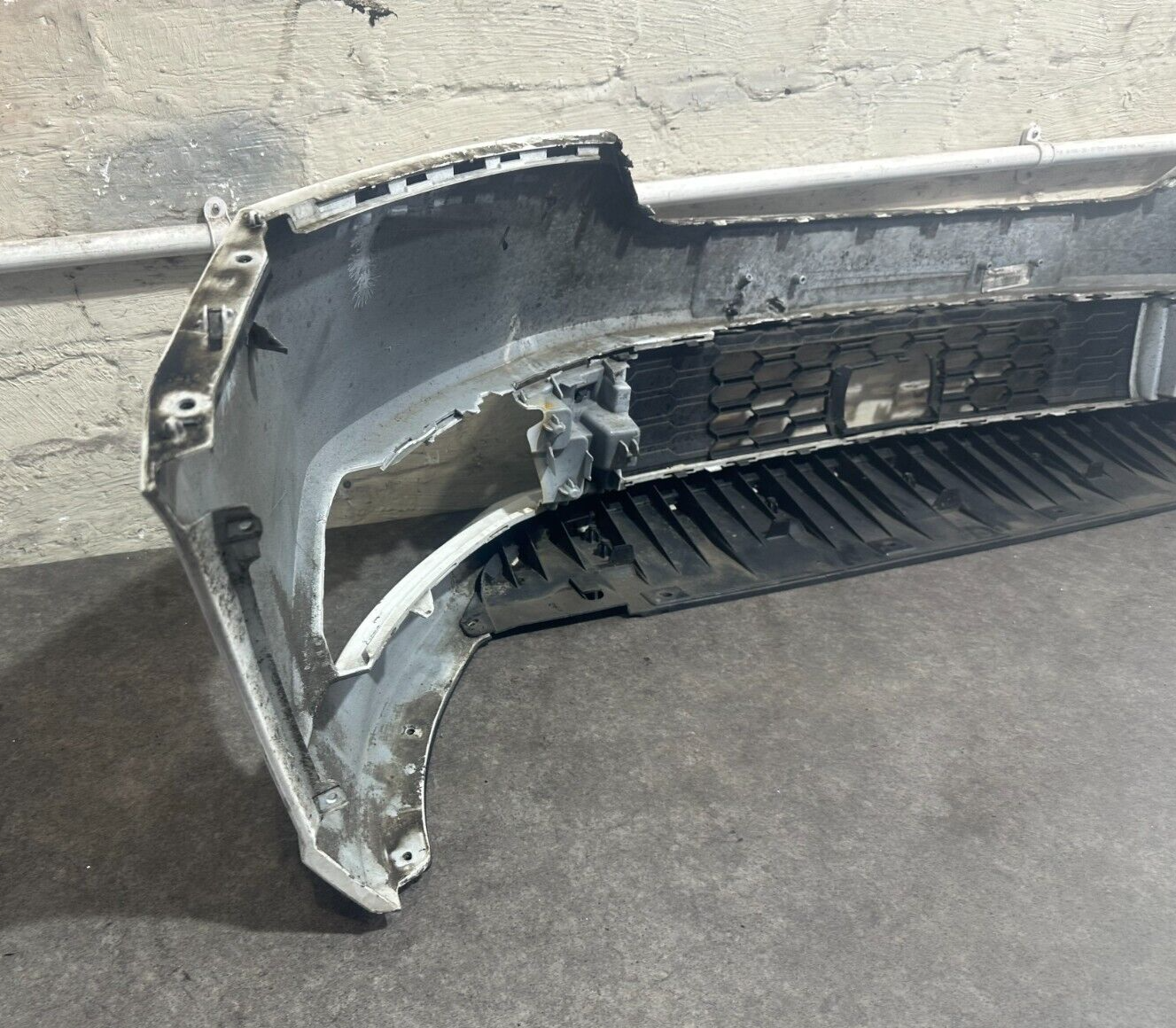 SKODA FABIA FRONT BUMPER; P/N: 6V0807221F