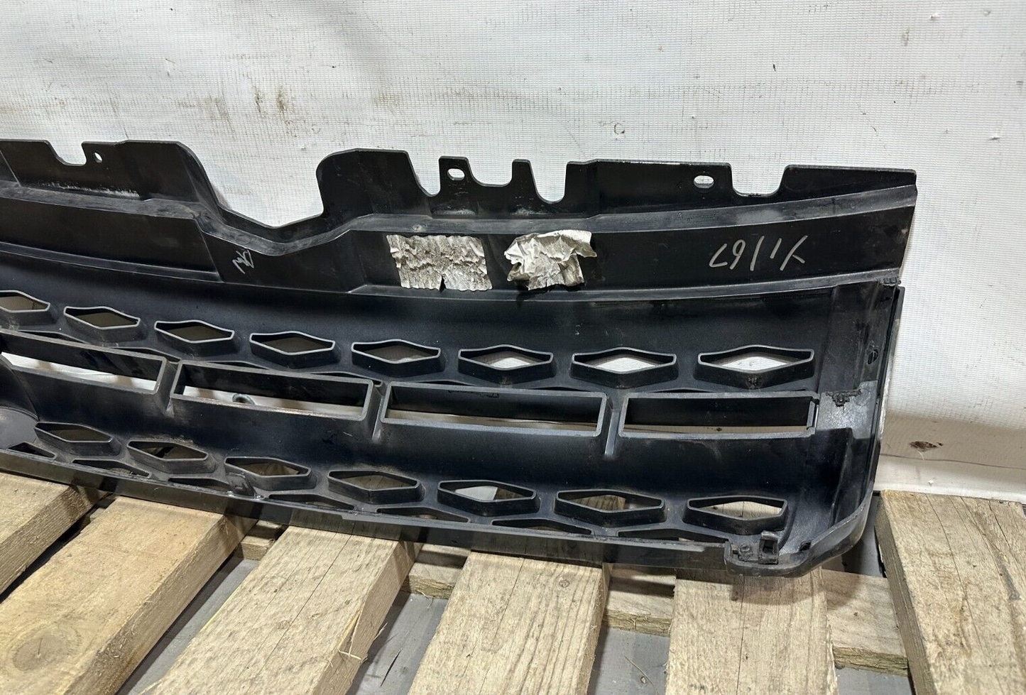 RANGE ROVER EVOQUE L538 2015-2018 FRONT BUMPER GRILL P/N: BJ32-8B189-A