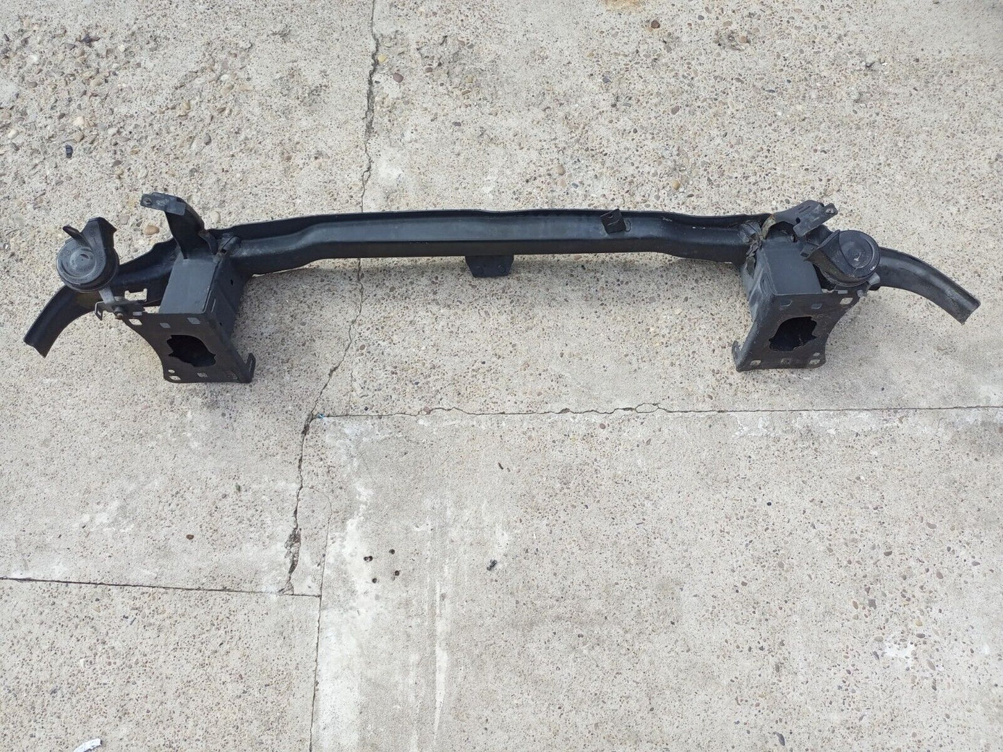 VW Tiguan Crash Bar Genuine Front 5NA807109J 2016 onward DAMAGED