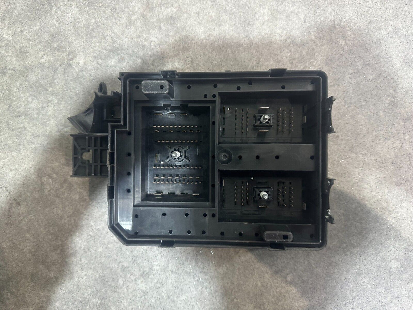 VAUXHALL 2012 - 2018 FUSE BOX; P/N: 13438946