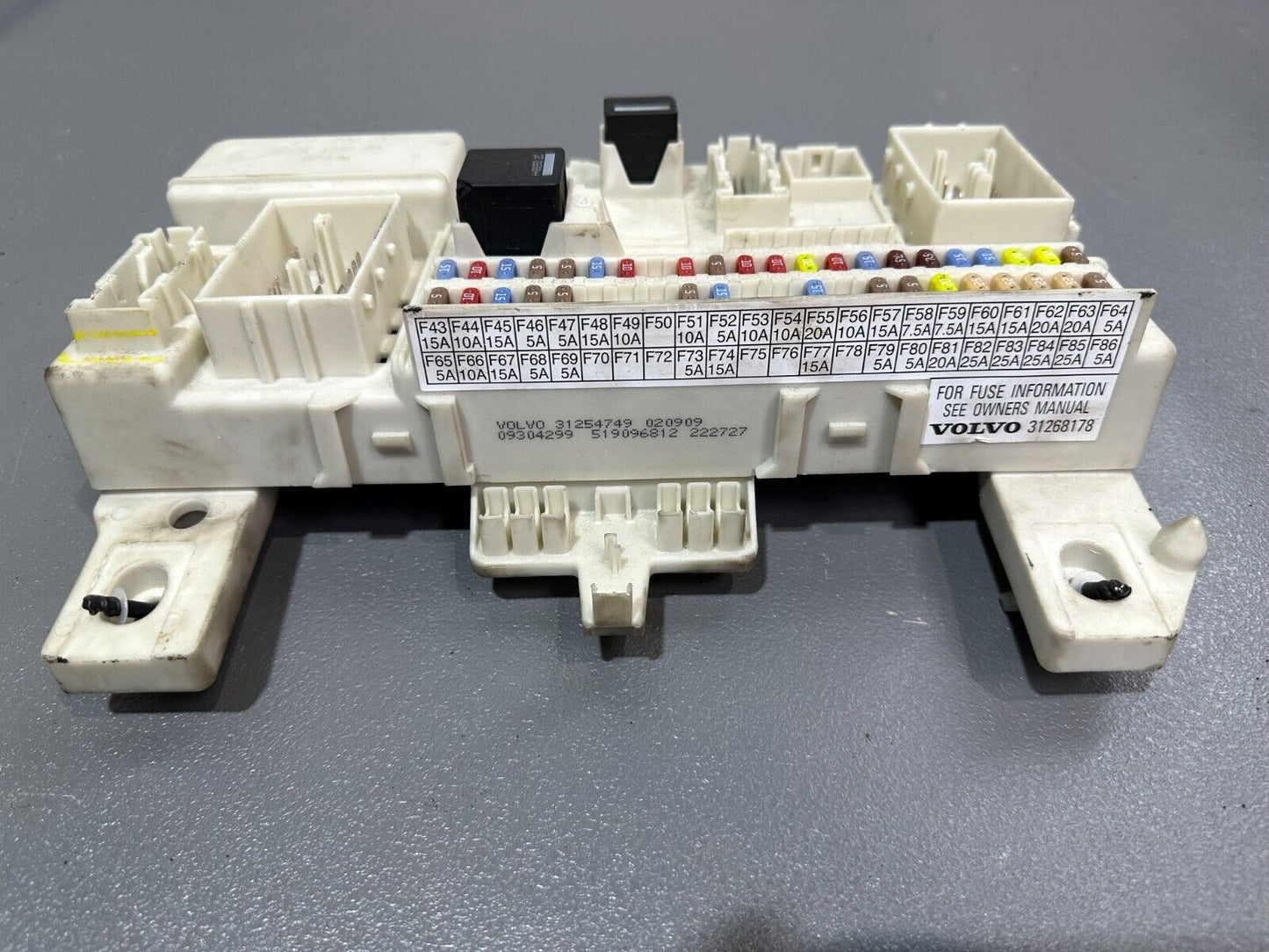 VOLVO C30 C70 S40 V50 FUSE BOX BCM CONTROL MODULE; P/N: 31254749