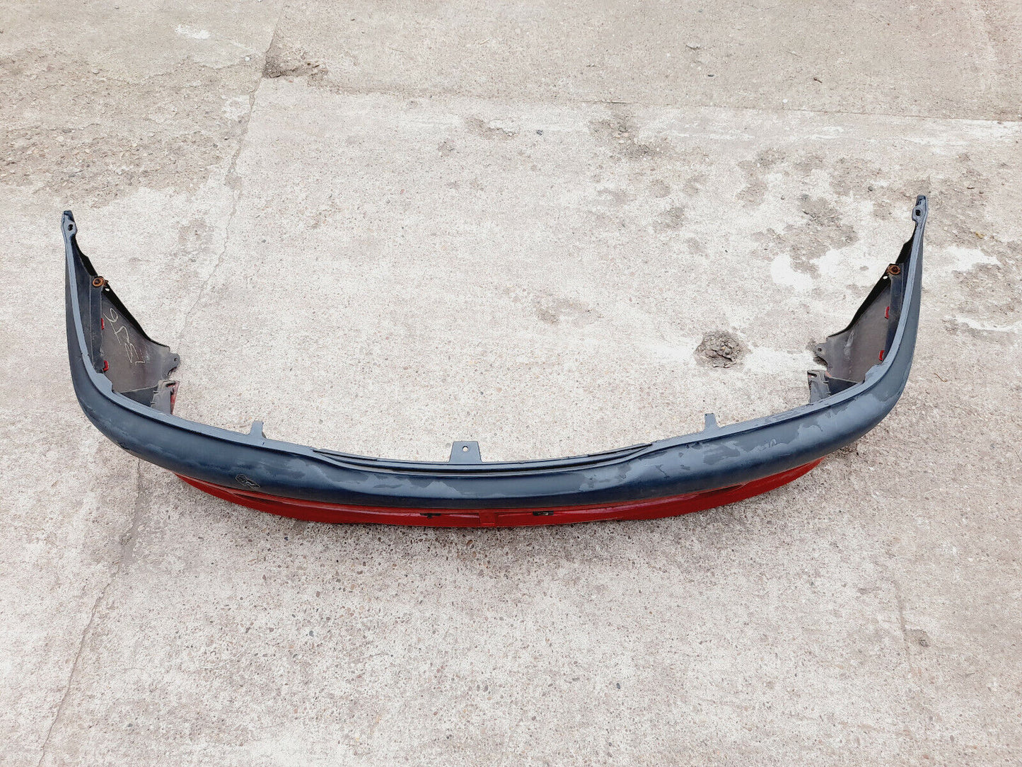 GENUINE TOYOTA AVENSIS 2000 FRONT BUMPER WITH GRILLE IN RED P/N:5211905070