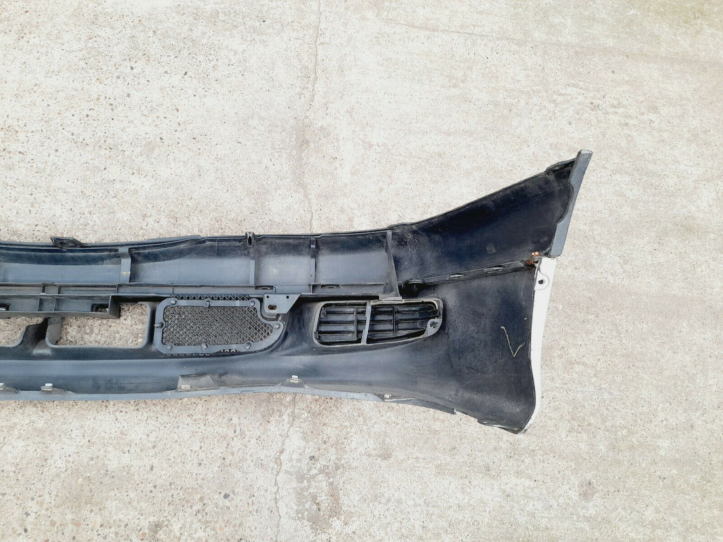 GENUINE TOYOTA AVENSIS 2000 FRONT BUMPER PN:5211905070