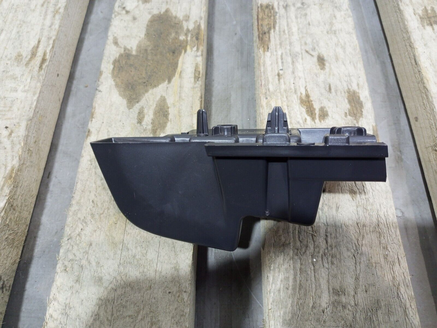 CITROEN BERLINGO 2018 ON REAR BUMPER LEFT SIDE BRACKET P/N:9816808580