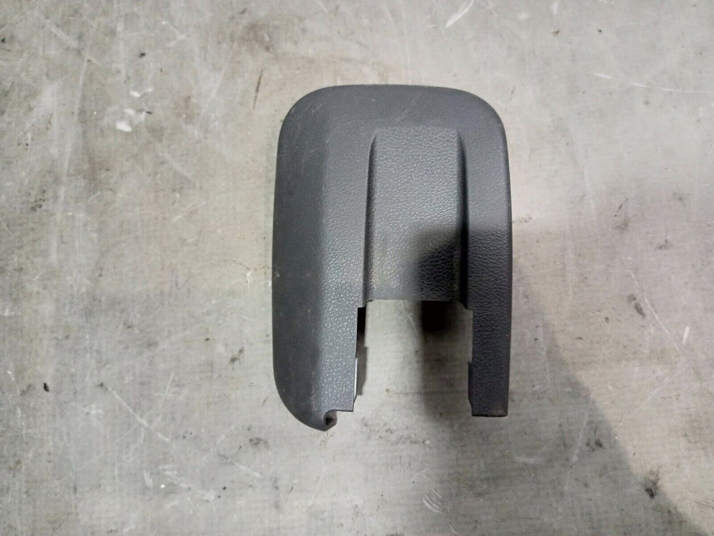 HONDA CIVIC REAR LEFT HAND OUTER SEAT RAIL BOLT COVER P/N:SMR7