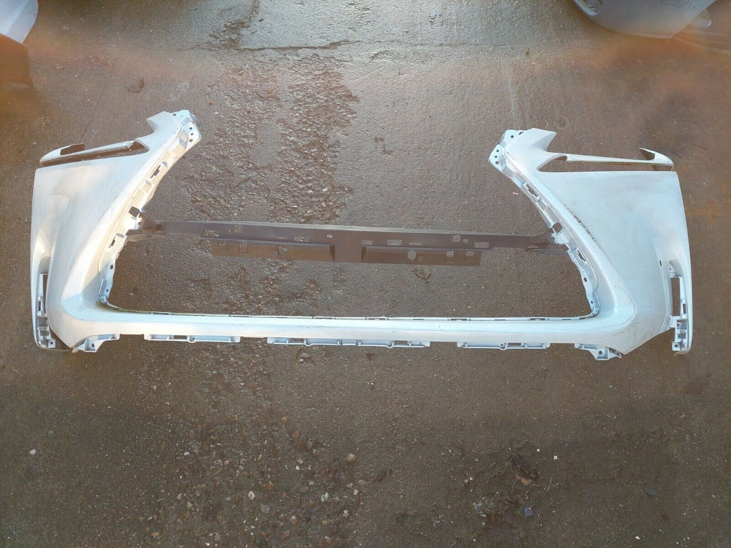 GENUINE LEXUS NX NX300H FRONT BUMPER IN WHITE 52119-78010