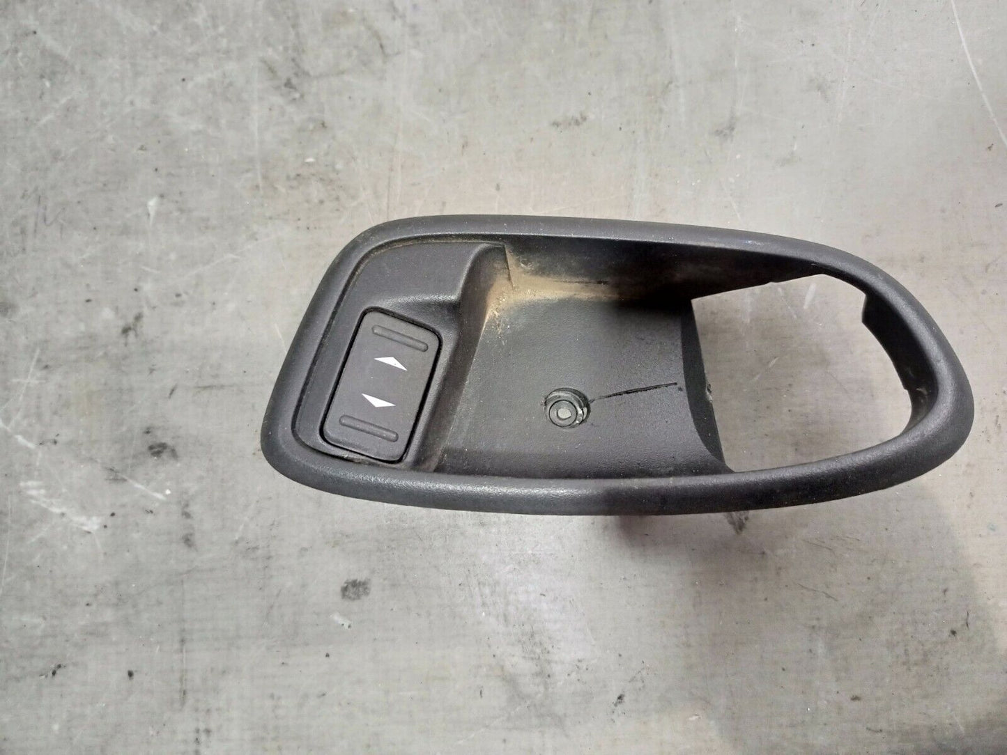 FORD MONDEO REAR LEFT SIDE INTERIOR DOOR HANDLE SWITCH P/N: 6M21-U226A37-BBW