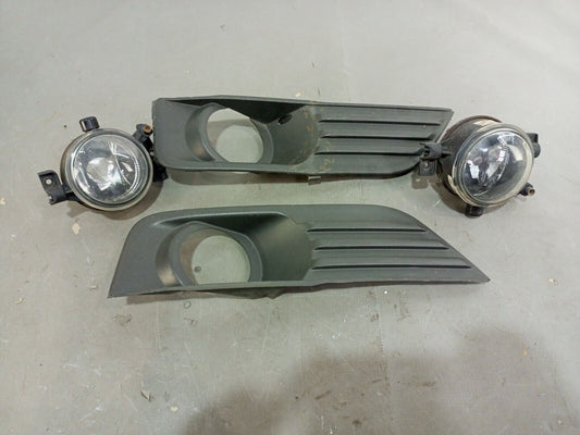 FORD FOCUS 2005-2007 FRONT LEFT & RIGHT FOG LIGHT WITH GRILLES P/N:4M51-19953-AE