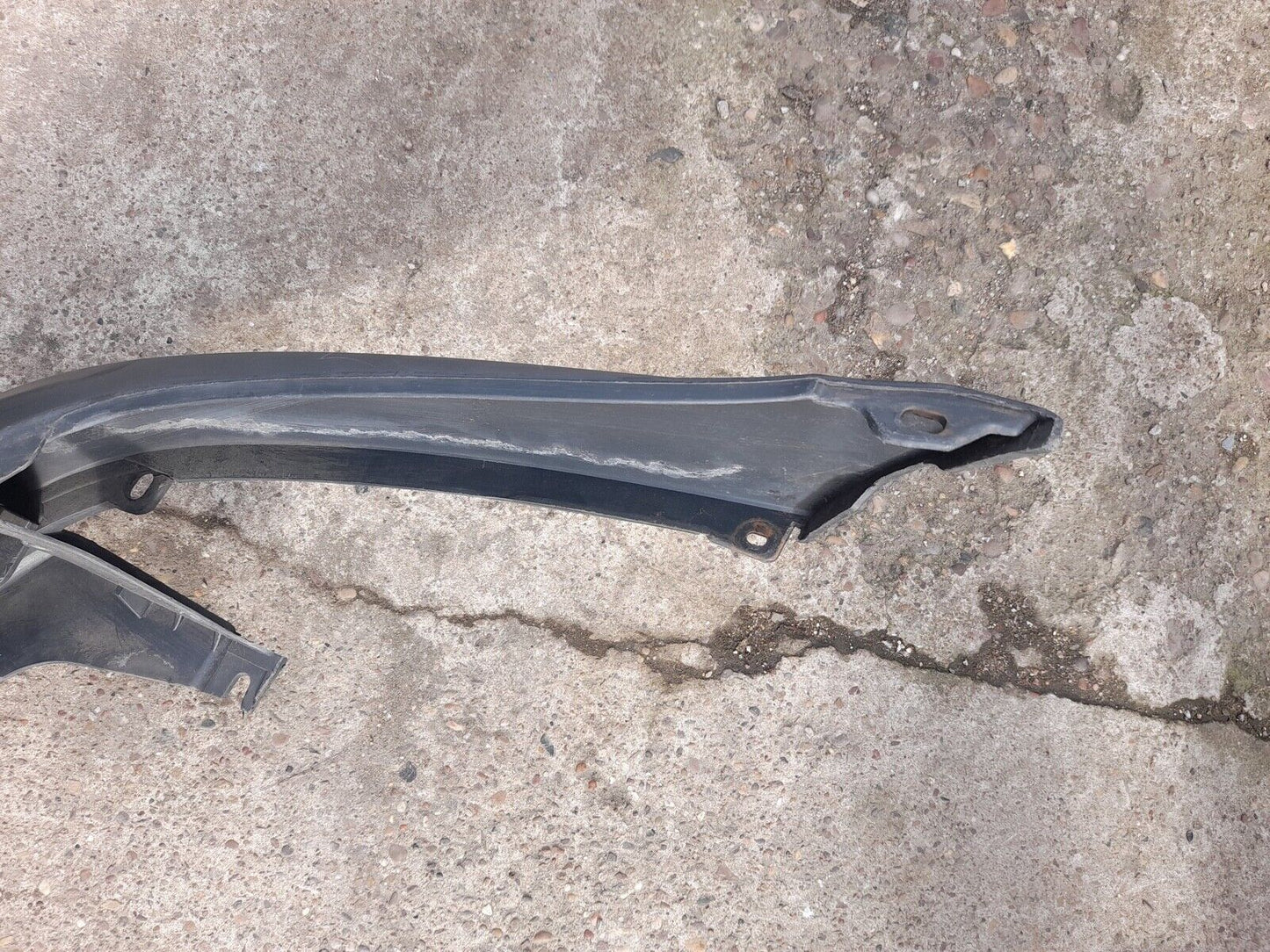 TOYOTA AVENSIS T220 1997-2000 FRONT BUMPER VALANCE TRIM P/N:5211905070