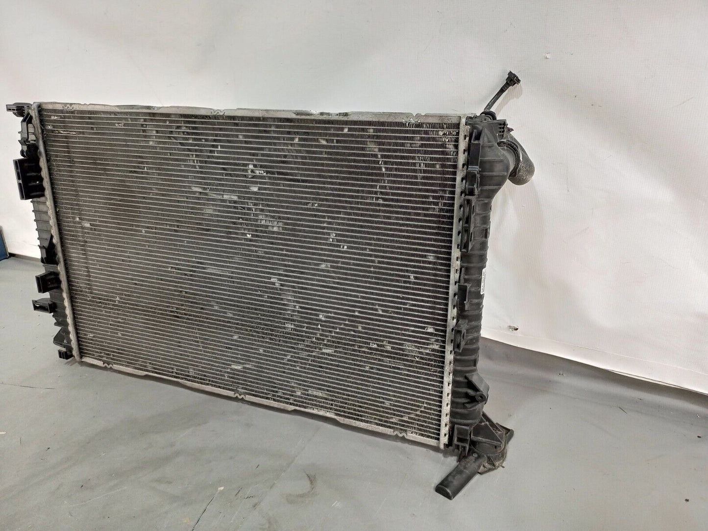 AUDI A4 A5 2008-2015 ENGINE COOLING RADIATOR P/N:8K0121251AA