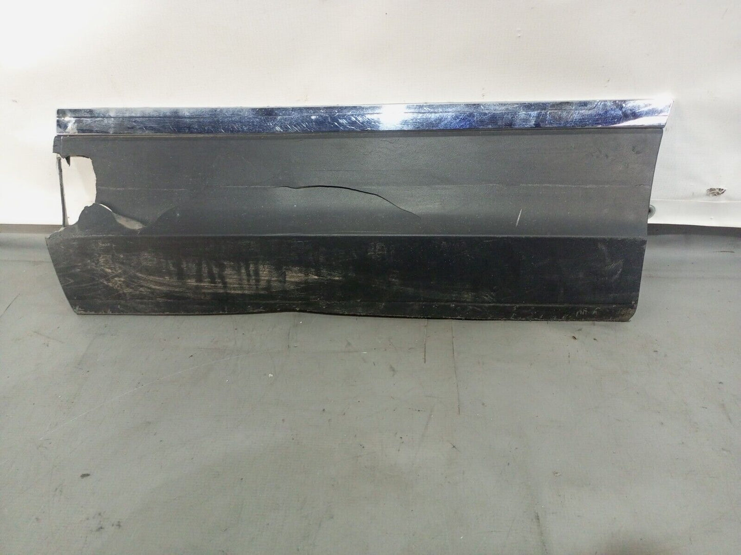 VOLKSWAGEN TIGUAN REAR LEFT DOOR MOLDING P/N:5NA854949N