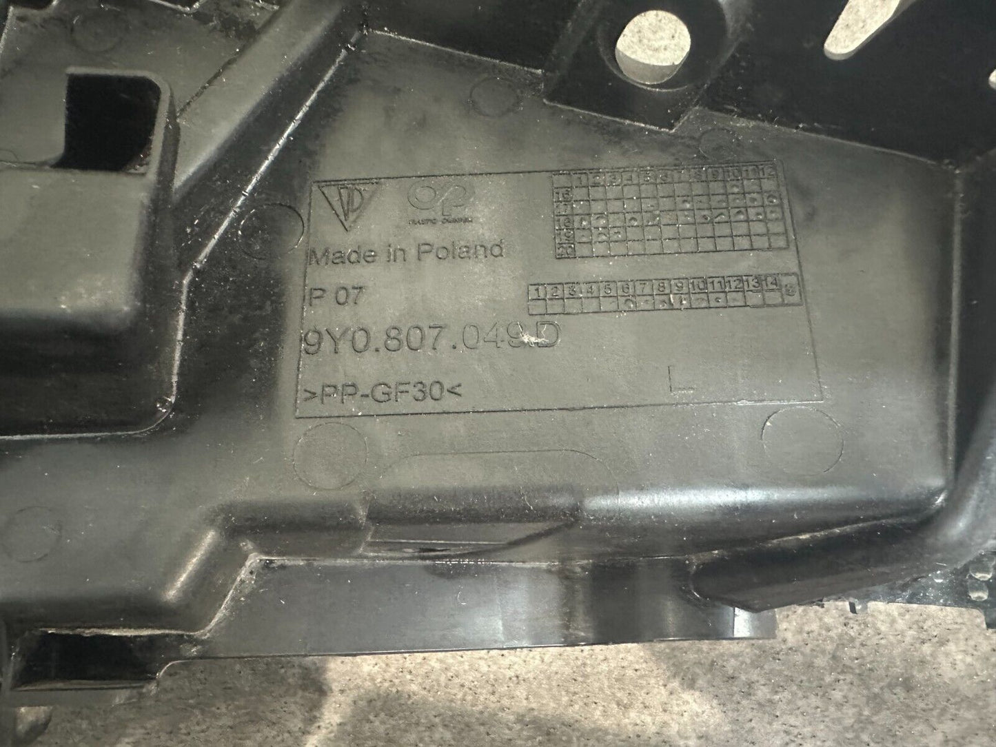 GENUINE PORSCHE CAYENNE 9Y0 GUIDE RAIL; P/N: 9Y0807049D