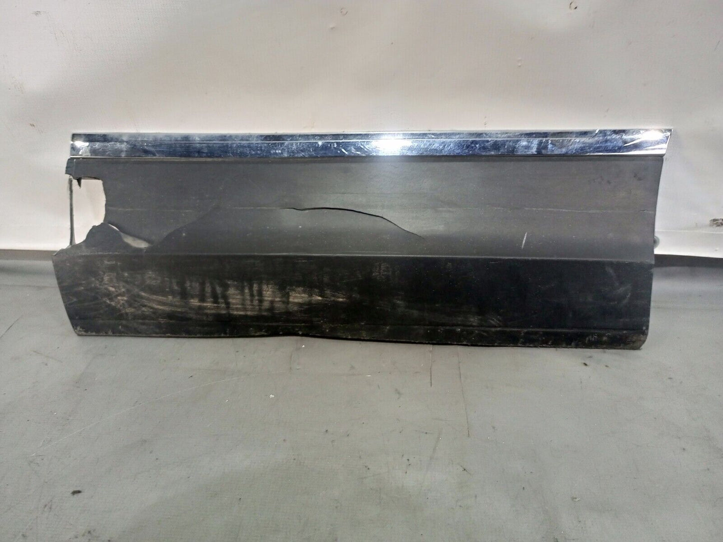 VOLKSWAGEN TIGUAN REAR LEFT DOOR MOLDING P/N:5NA854949N