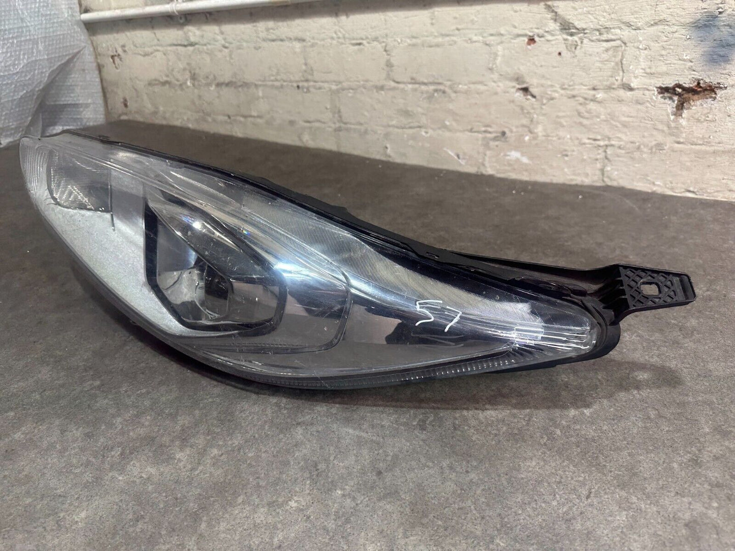 FORD FIESTA MK7 LEFT SIDE HEADLIGHT 2013-2017; P/N: C1BB13W030EF