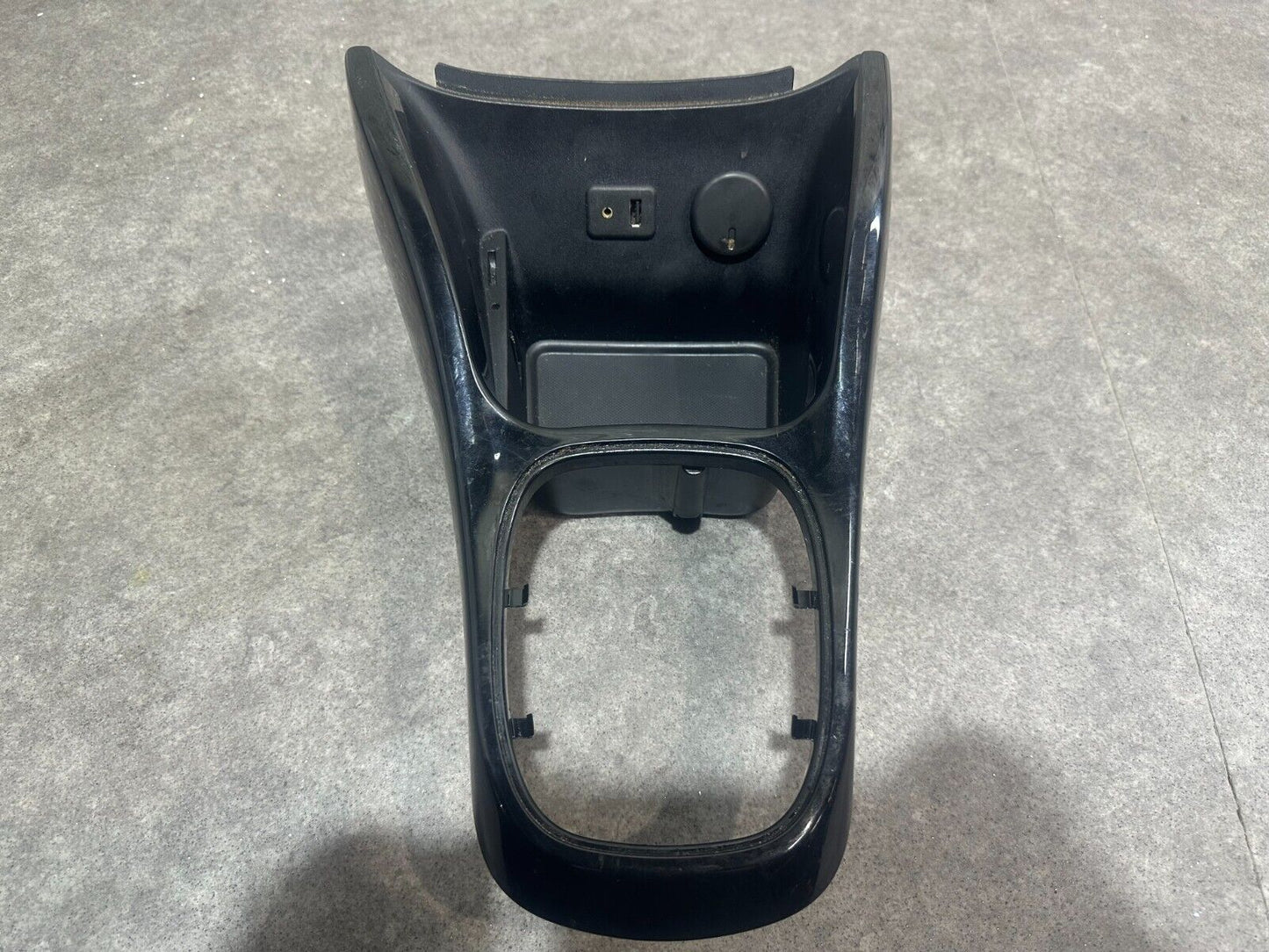 VAUXHALL ADAM CENTRE CONSOLE AROUND GEARSTICK 2012-2019; P/N: 13354908