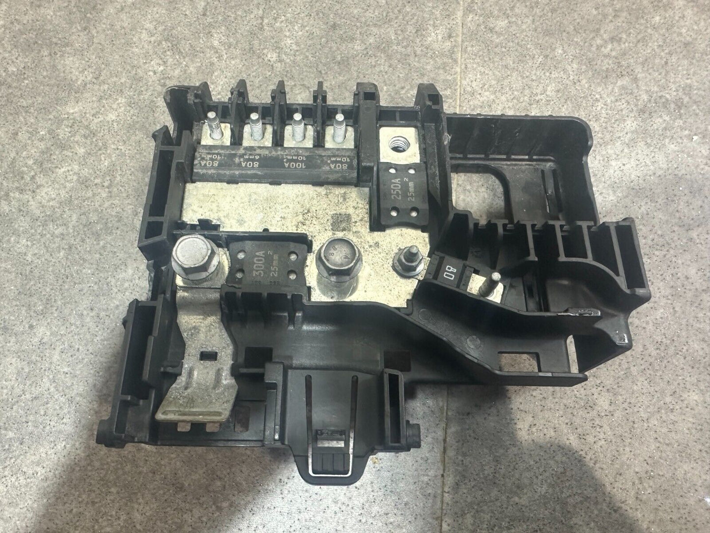 2013 VAUXHALL ADAM BATTERY FUSE BOX; P/N: 13371567