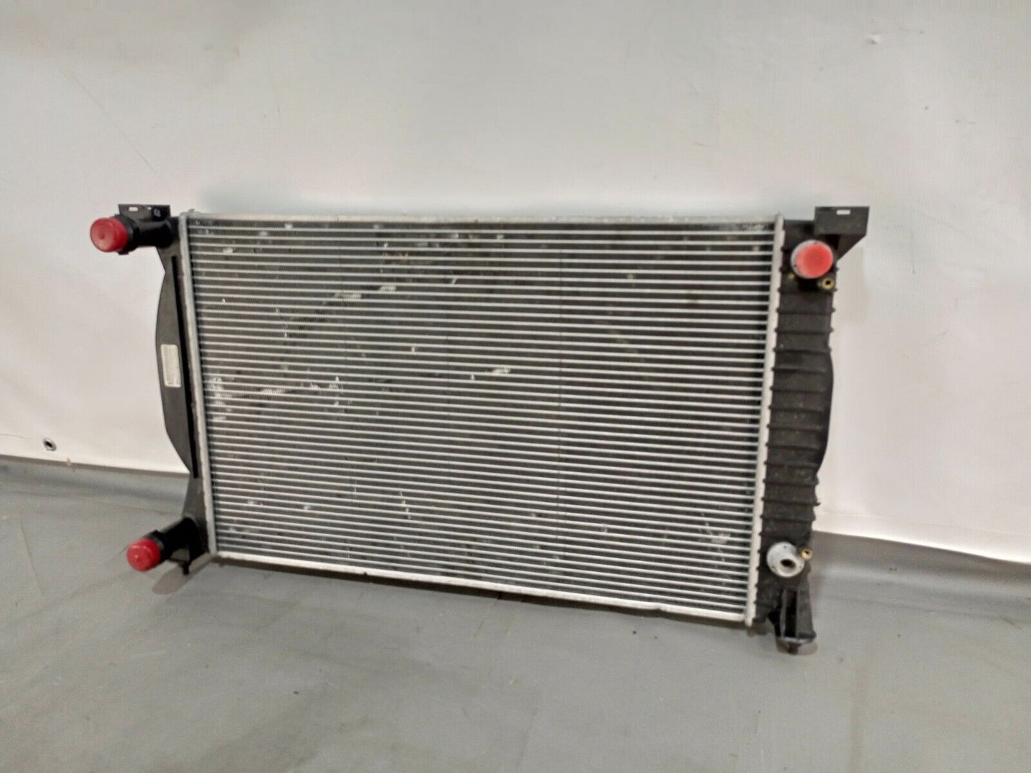 AUDI A4 QUATTRO ENGINE COOLING RADIATOR P/N:8E0121251AQ