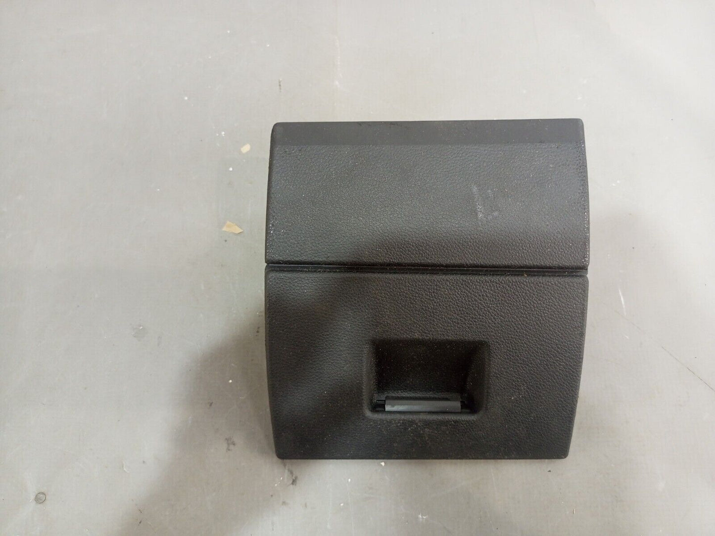 BMW 3 SERIES E90 2005-2008 FRONT RIGHT STORAGE BOX P/N:10822910