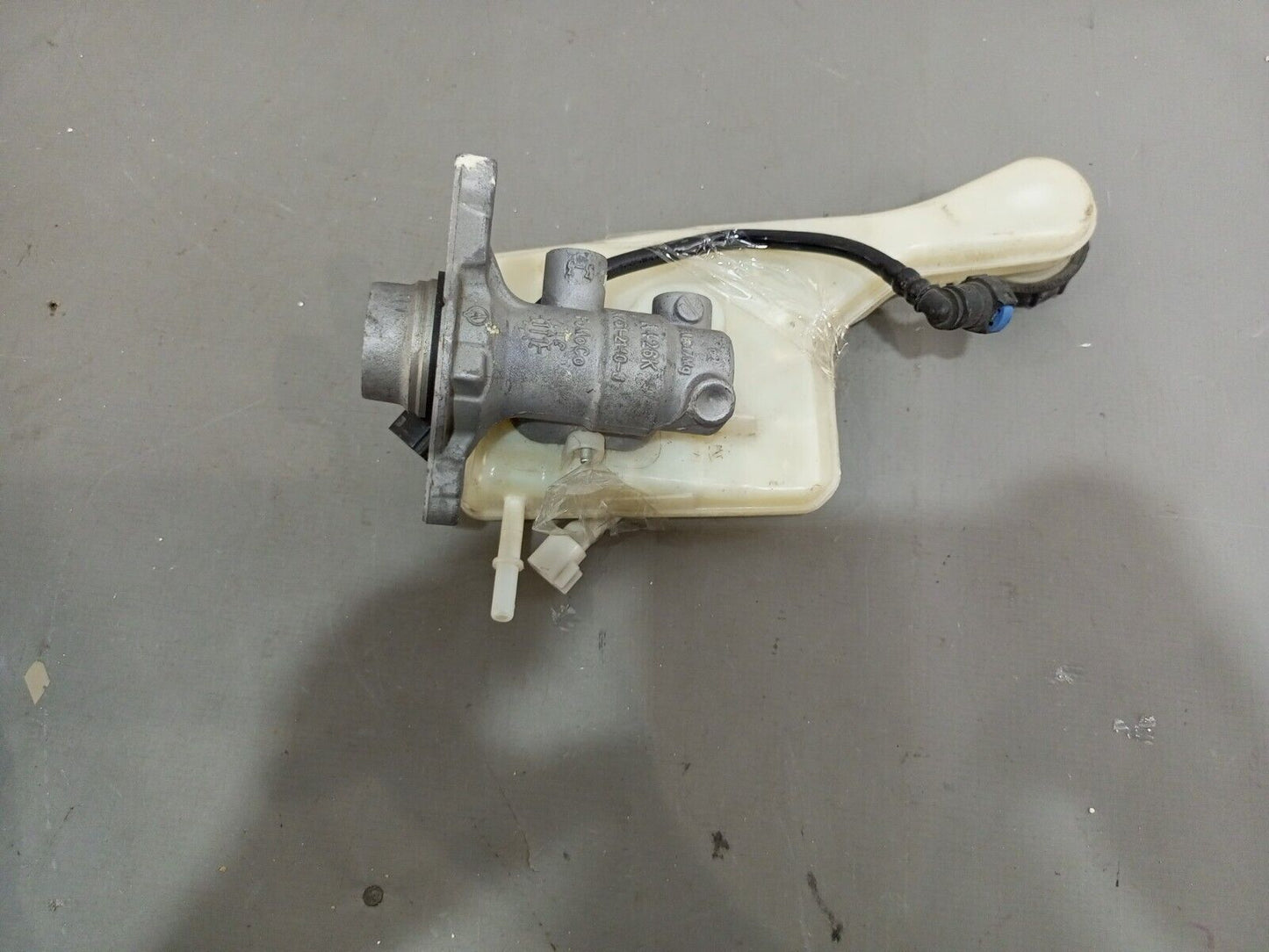 2013 FORD FOCUS MK3 1.6 TDCI BRAKE MASTER CYLINDER - AV61-2140-J