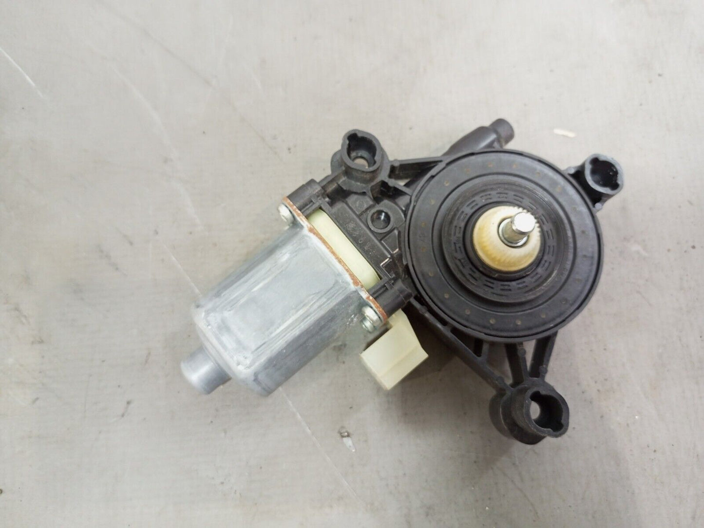 VW GOLF MK7 FRONT DRIVERS DOOR WINDOW REGULATOR MOTOR P/N:5Q0959802C