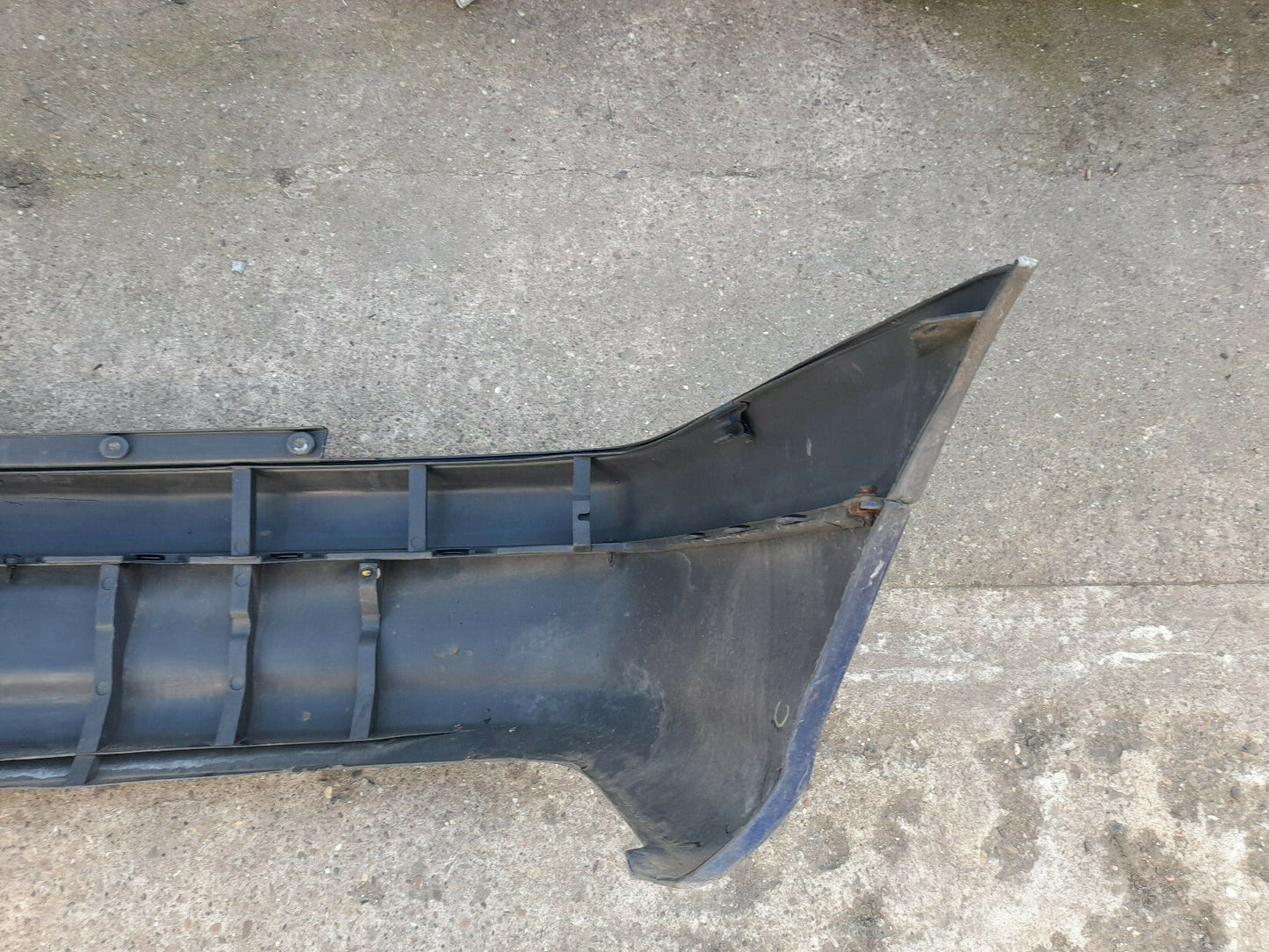 GENUINE TOYOTA AVENSIS AT220 1997-2002 REAR BUMPER PN:5216905010