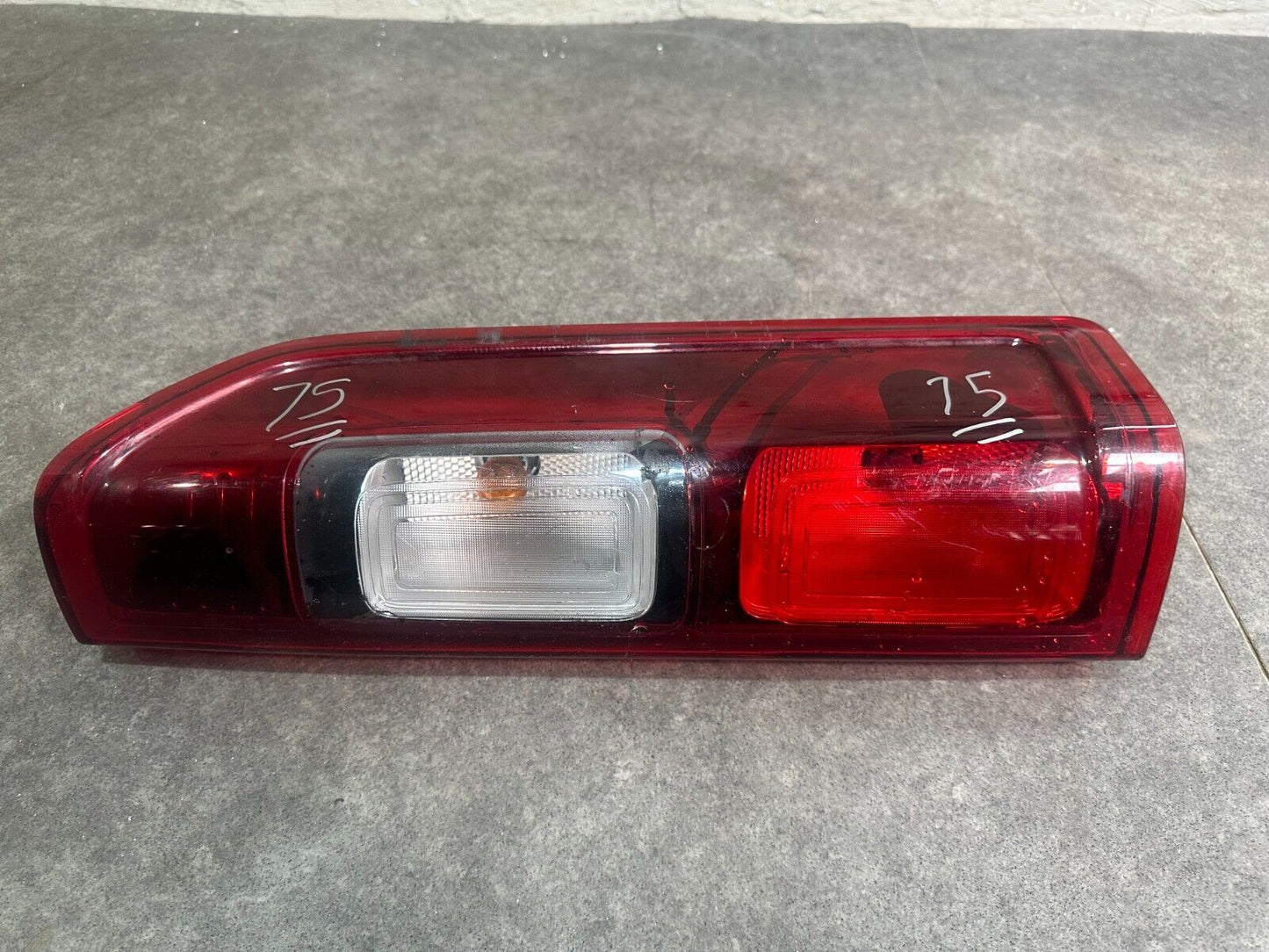 2015 RENAULT TRAFIC III DRIVER UPPER REAR TAIL LIGHT; P/N: 265504656R