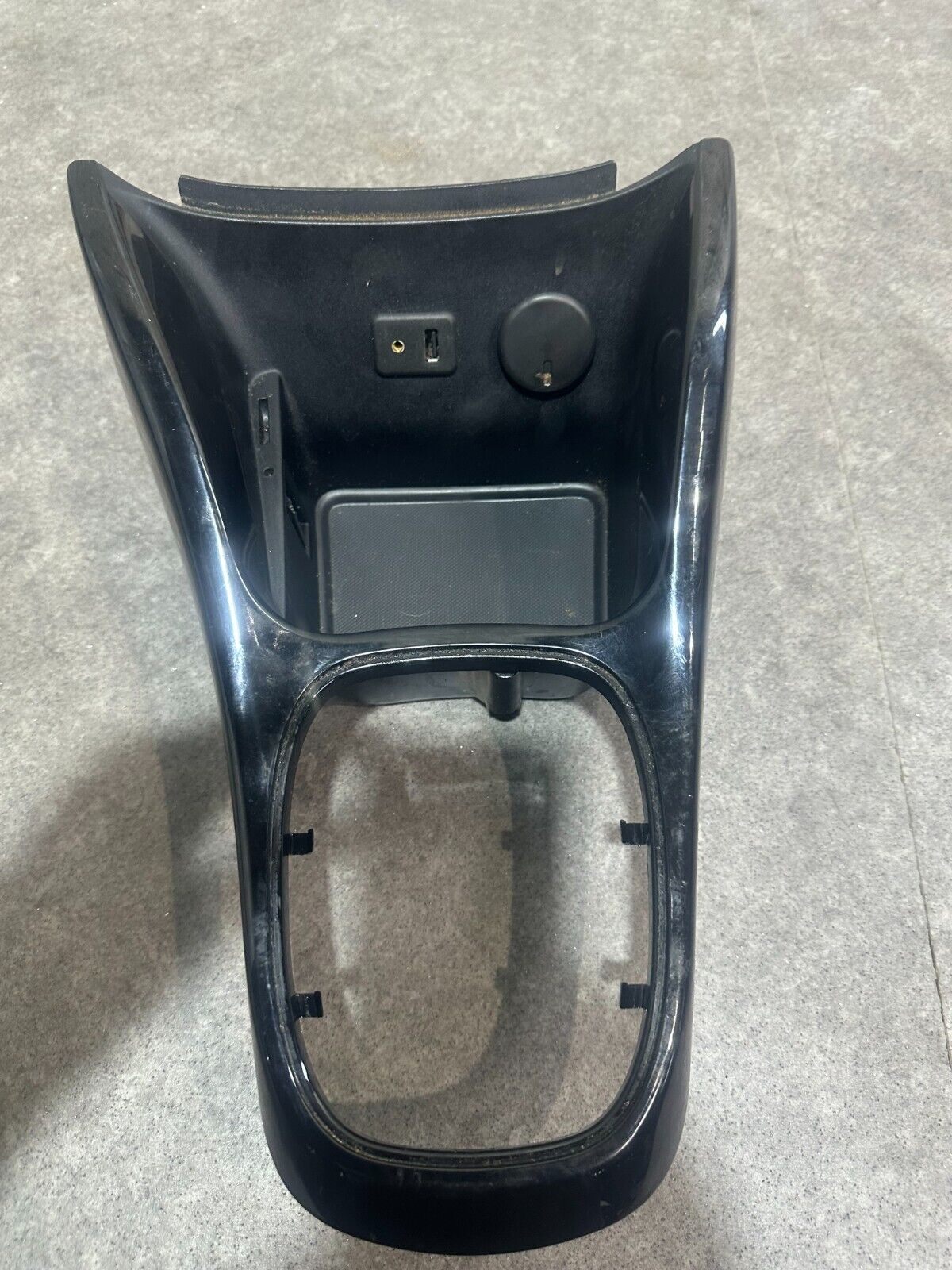 VAUXHALL ADAM CENTRE CONSOLE AROUND GEARSTICK 2012-2019; P/N: 13354908