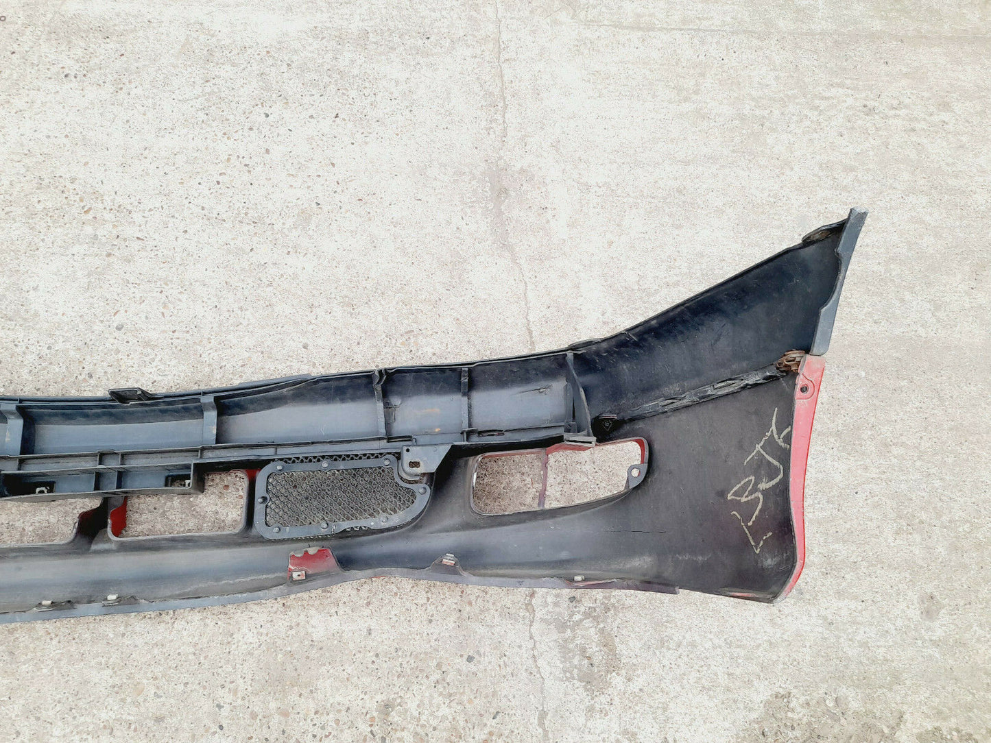 GENUINE TOYOTA AVENSIS 2000 FRONT BUMPER WITH GRILLE IN RED P/N:5211905070